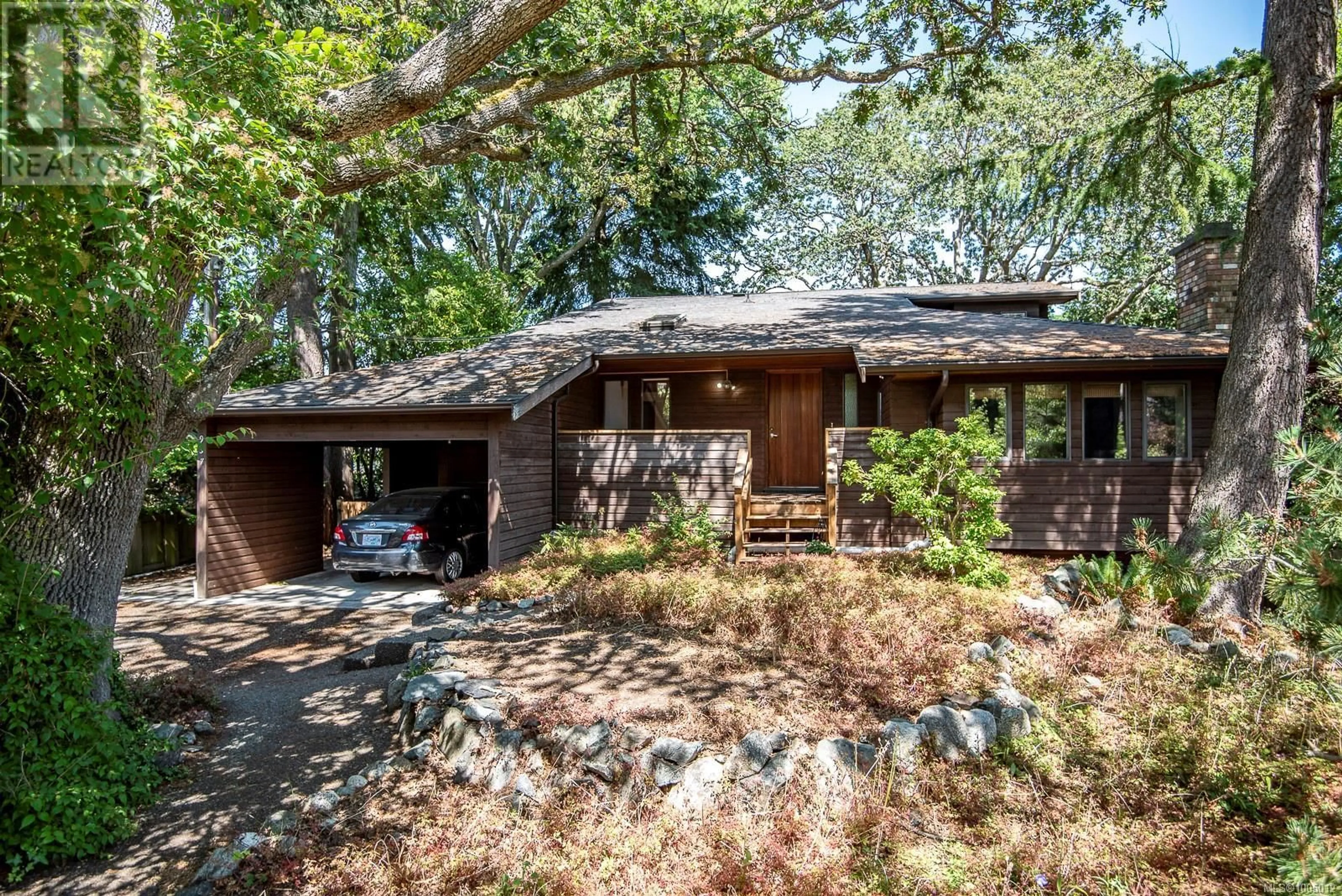 Home with vinyl exterior material, unknown for 937 PEMBERTON ROAD, Victoria British Columbia V8S3R5