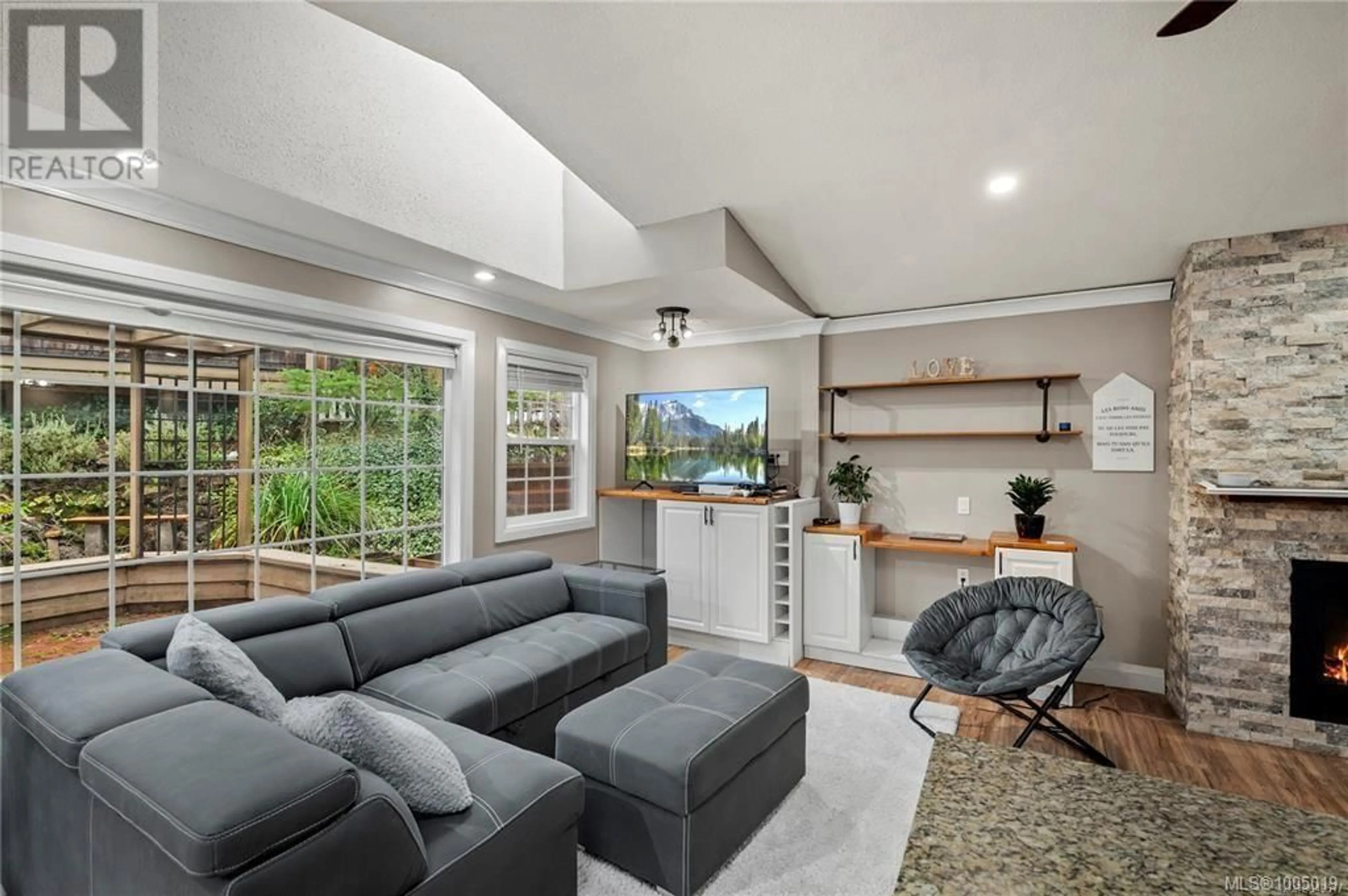 Living room with furniture, unknown for 2206 MILLSTREAM ROAD, Langford British Columbia V9B6H4