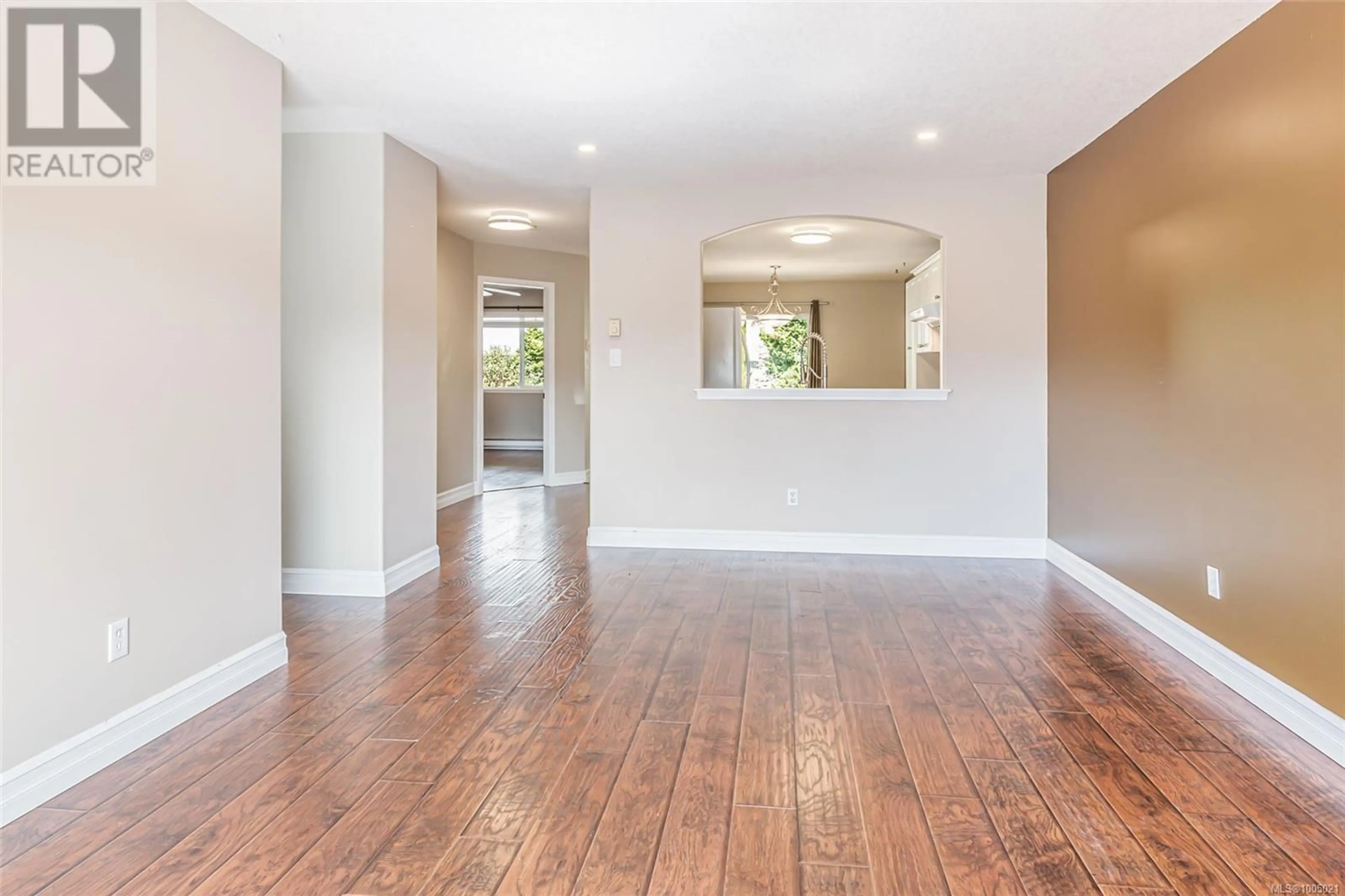 Indoor entryway for 4808 FAIRBROOK CRESCENT, Nanaimo British Columbia V9T6M6
