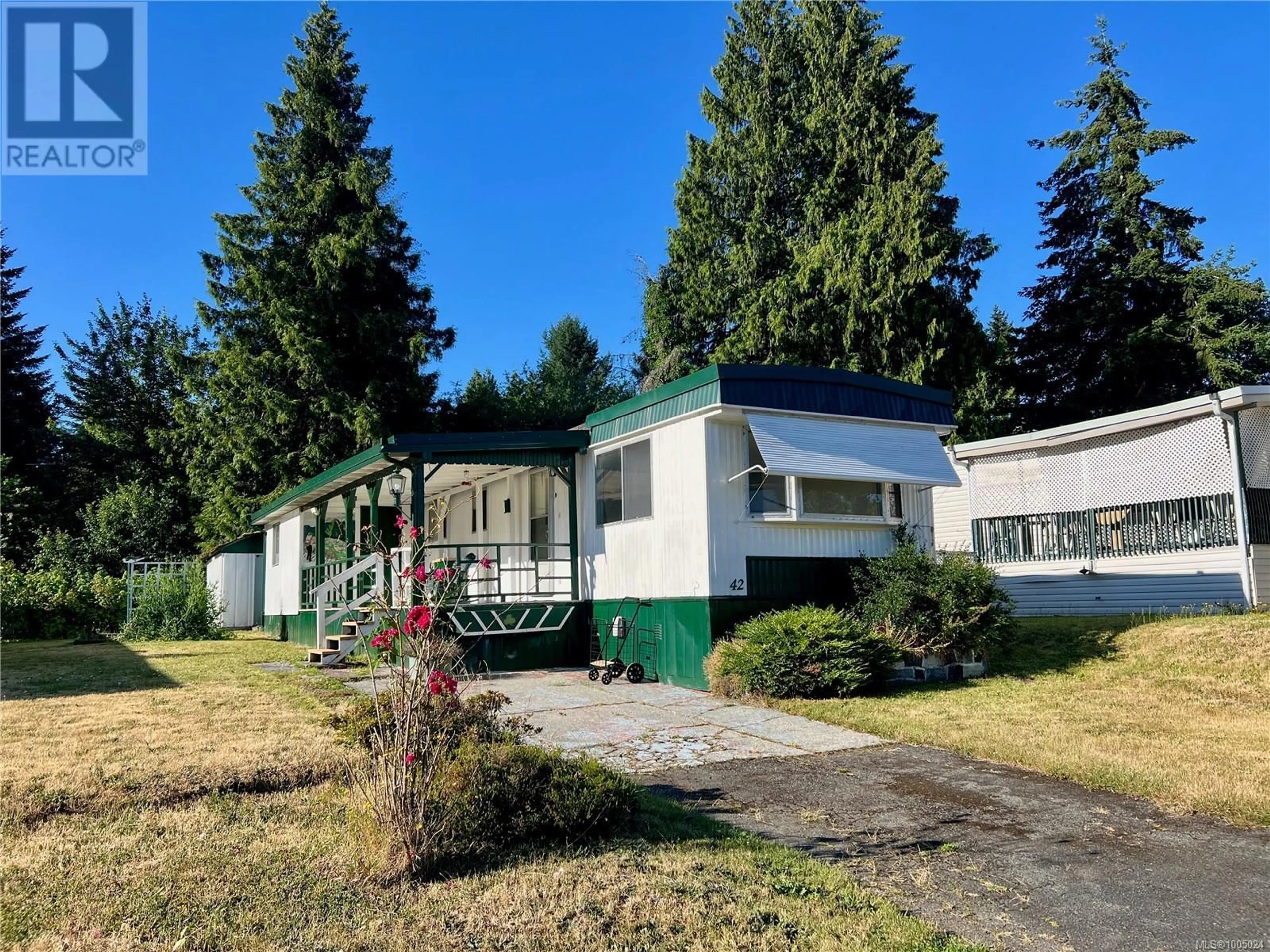 Home with vinyl exterior material, street for 42 - 61 12TH STREET, Nanaimo British Columbia V9R6L3