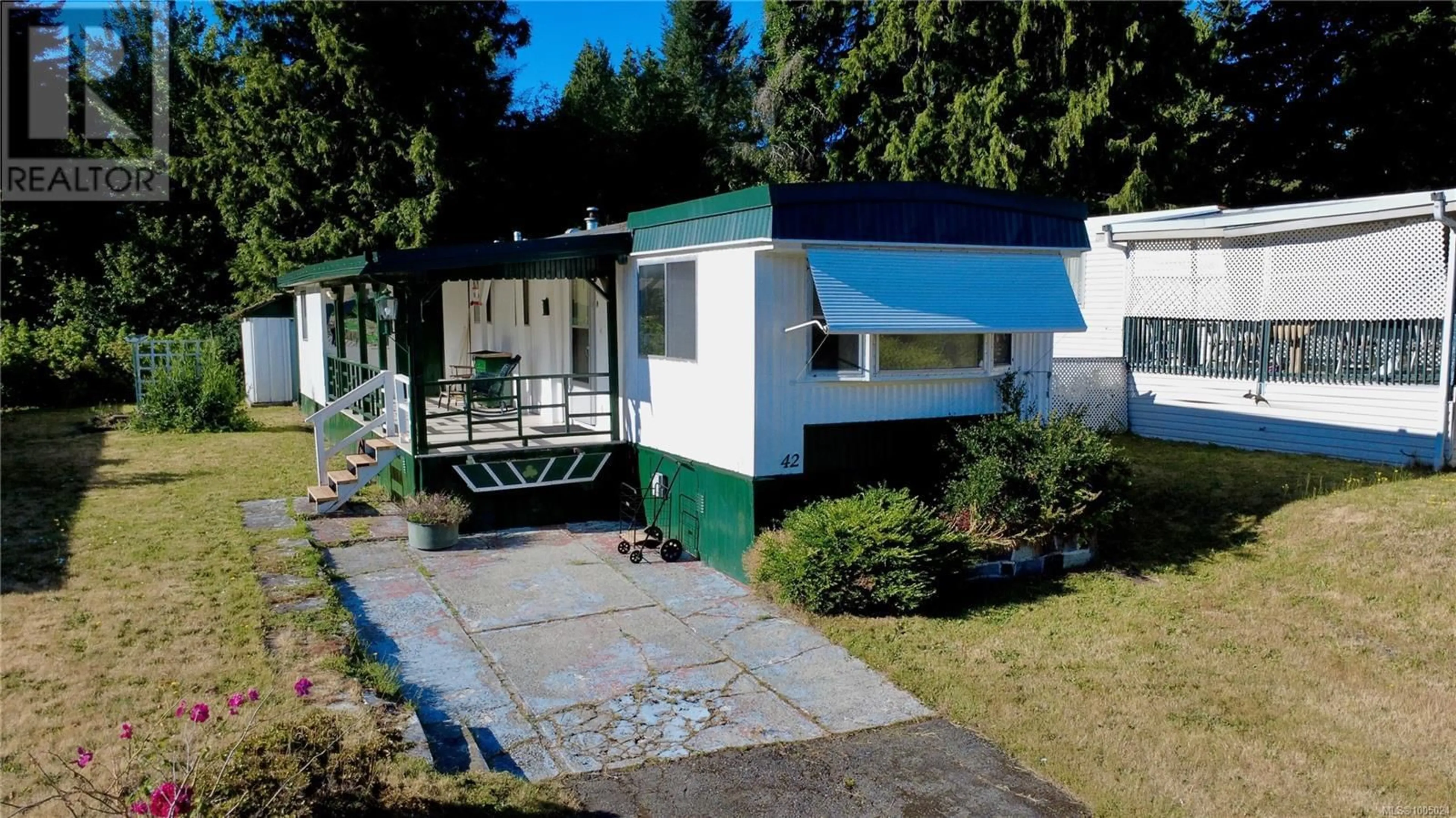 Home with vinyl exterior material, street for 42 - 61 12TH STREET, Nanaimo British Columbia V9R6L3