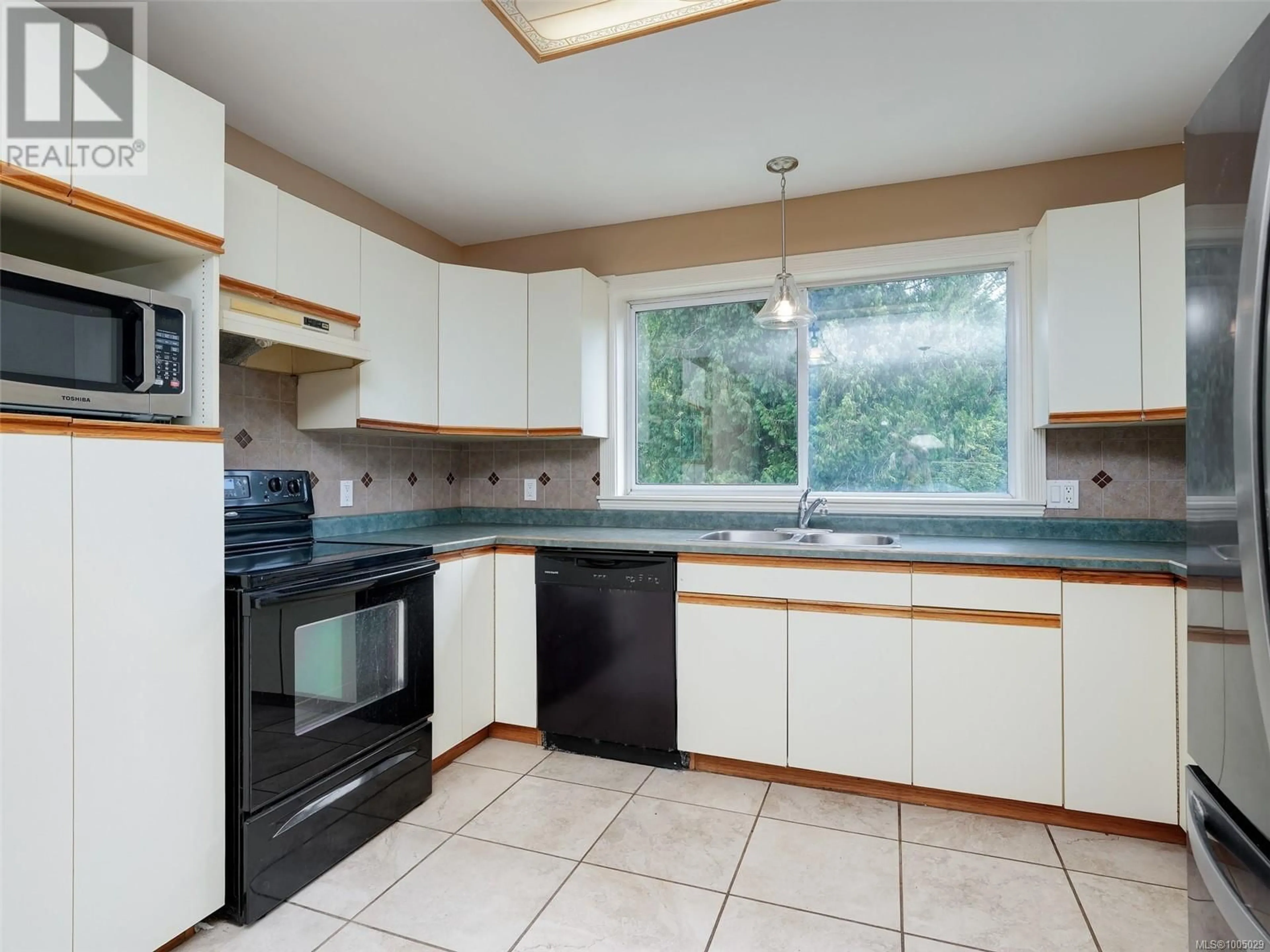Standard kitchen, ceramic/tile floor for 996 KANGAROO ROAD, Metchosin British Columbia V9C4E1