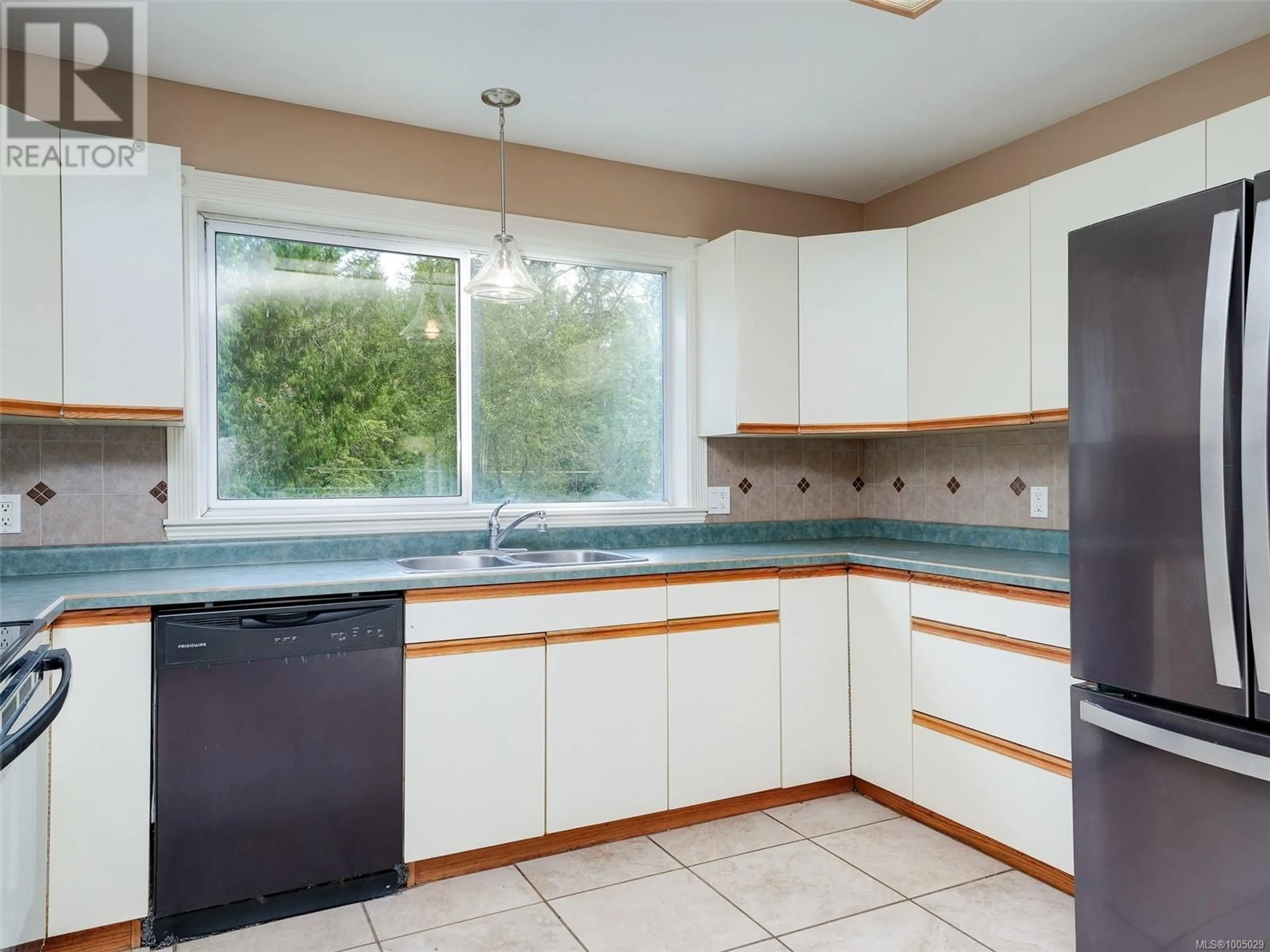 Standard kitchen, ceramic/tile floor for 996 KANGAROO ROAD, Metchosin British Columbia V9C4E1