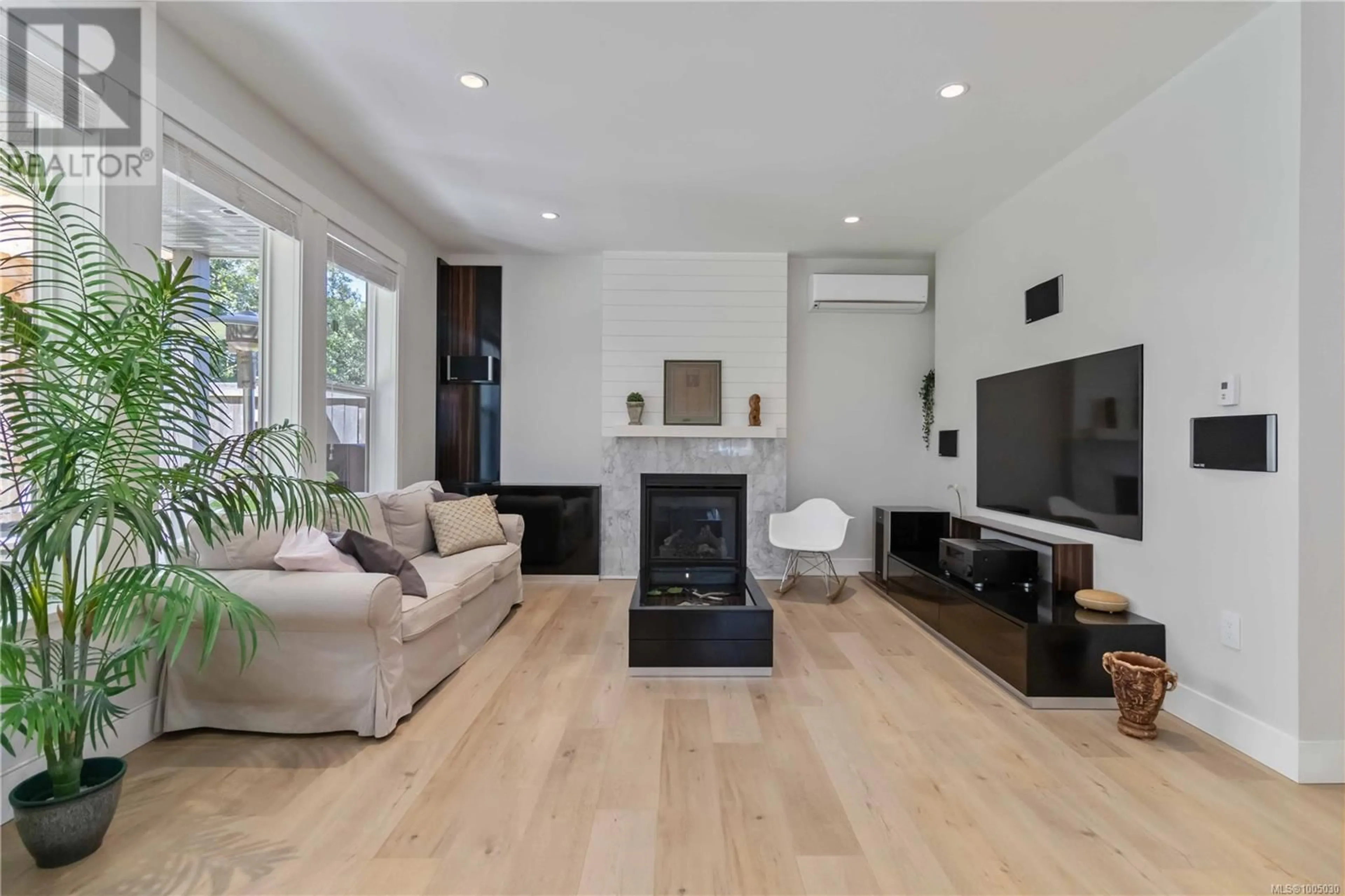Living room with furniture, wood/laminate floor for 2512 WEST TRAIL COURT, Sooke British Columbia V9Z0L2