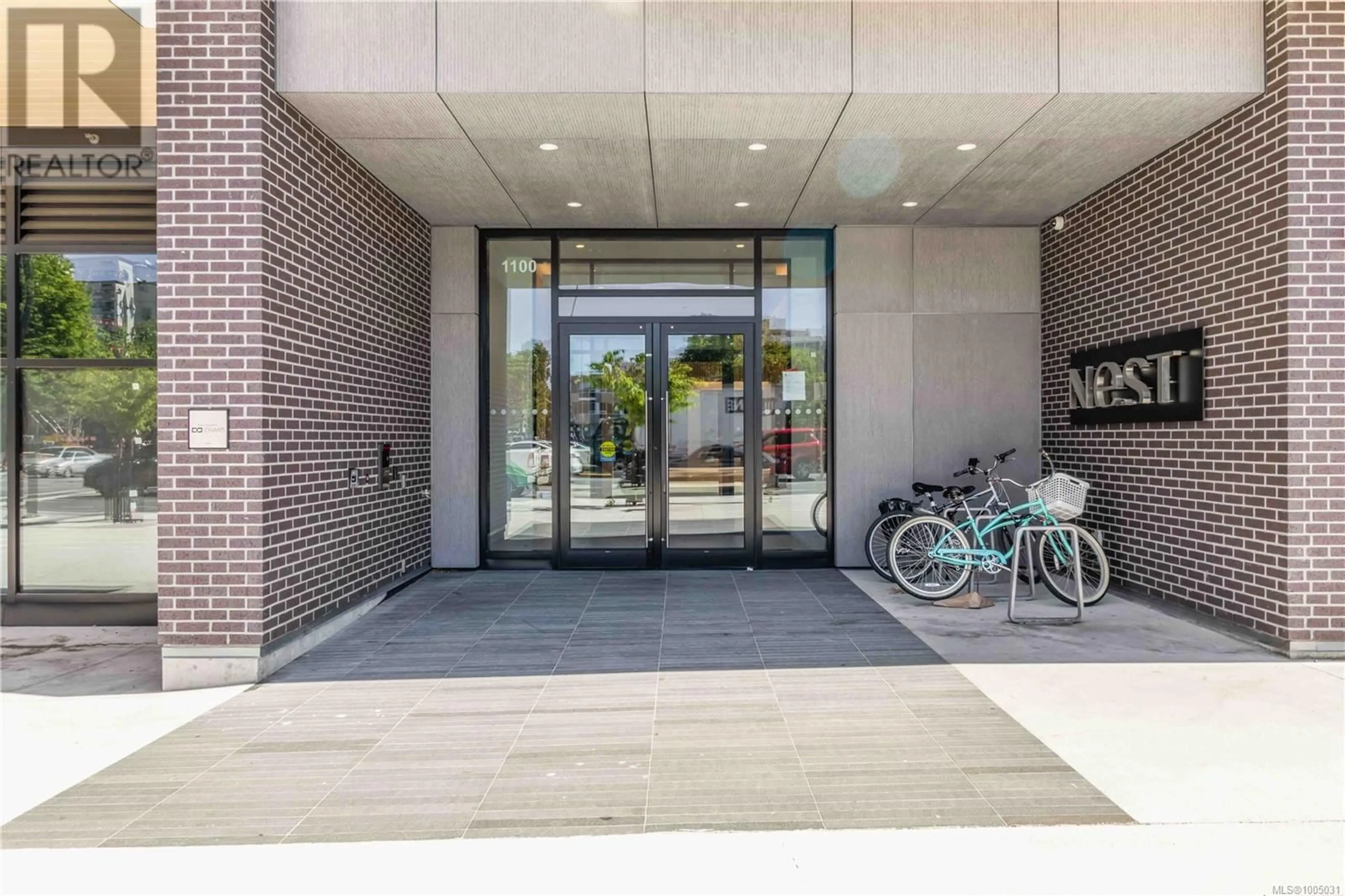 Indoor foyer for 303 - 1100 YATES STREET, Victoria British Columbia V8V3M8