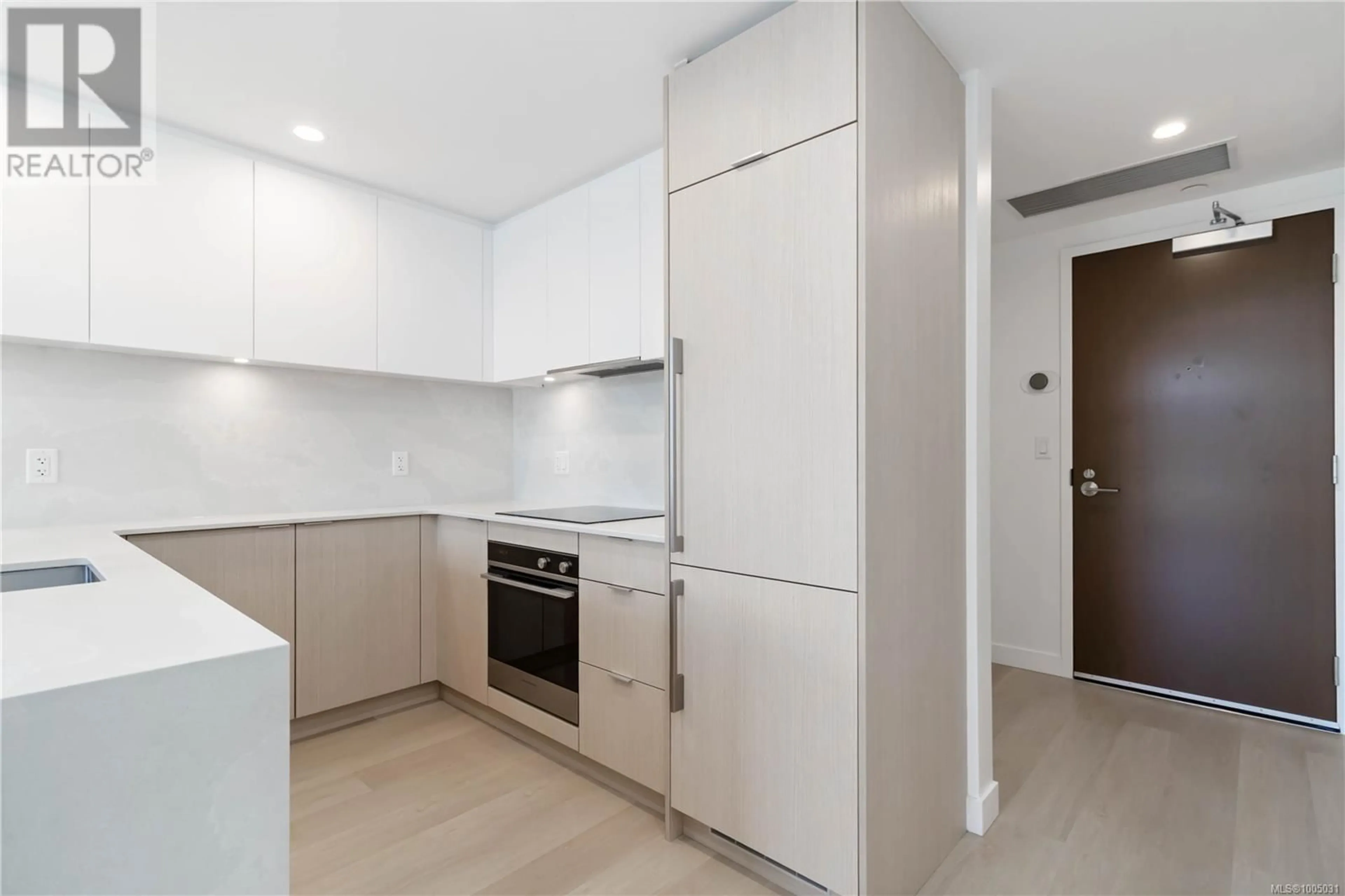 Standard kitchen, unknown for 303 - 1100 YATES STREET, Victoria British Columbia V8V3M8