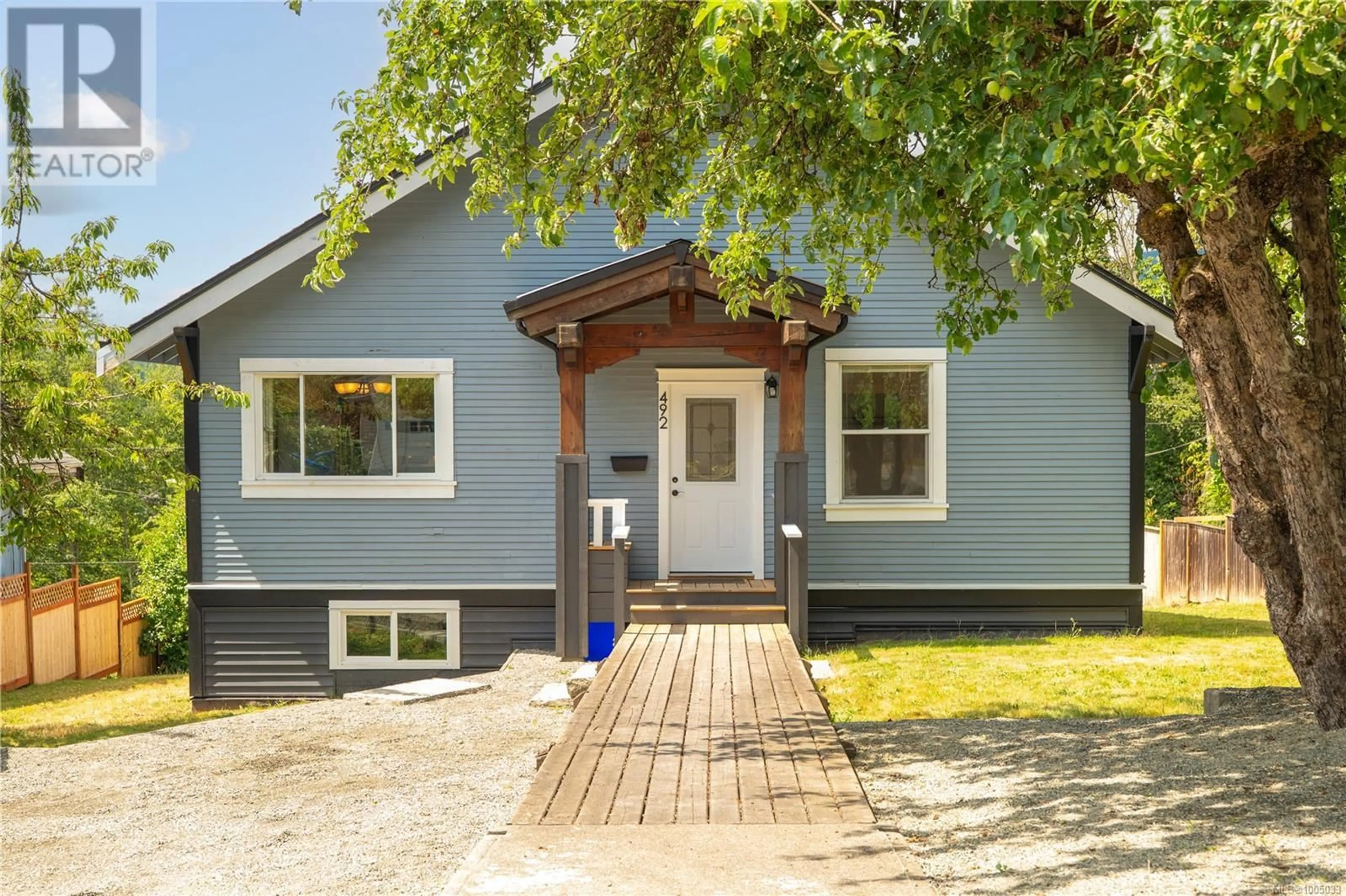 Home with vinyl exterior material, street for 492 MACHLEARY STREET, Nanaimo British Columbia V9R2H2