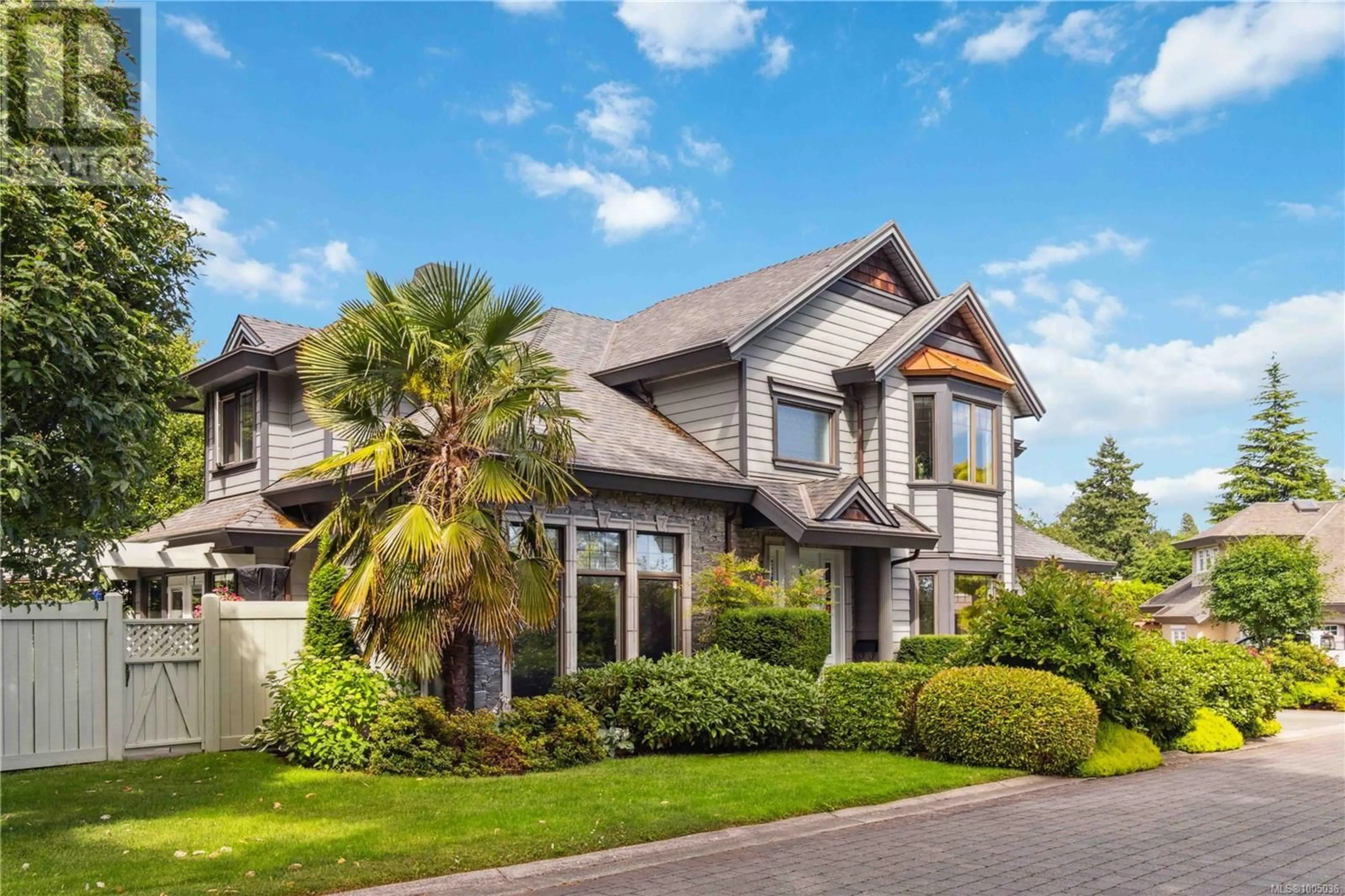 Home with vinyl exterior material, unknown for 1702 DE SOUSA PLACE, Saanich British Columbia V8N3L2
