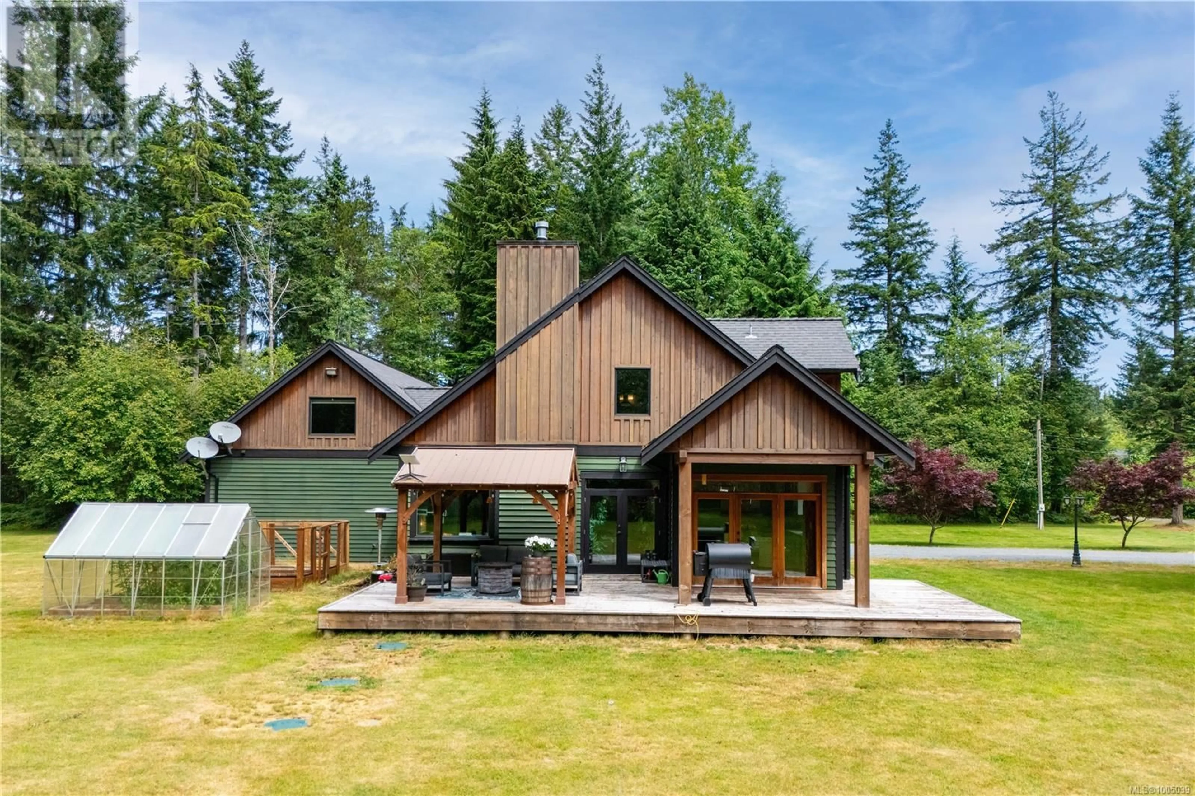Home with vinyl exterior material, mountain view for 3815 WOODLAND DRIVE, Campbell River British Columbia V9H1B1
