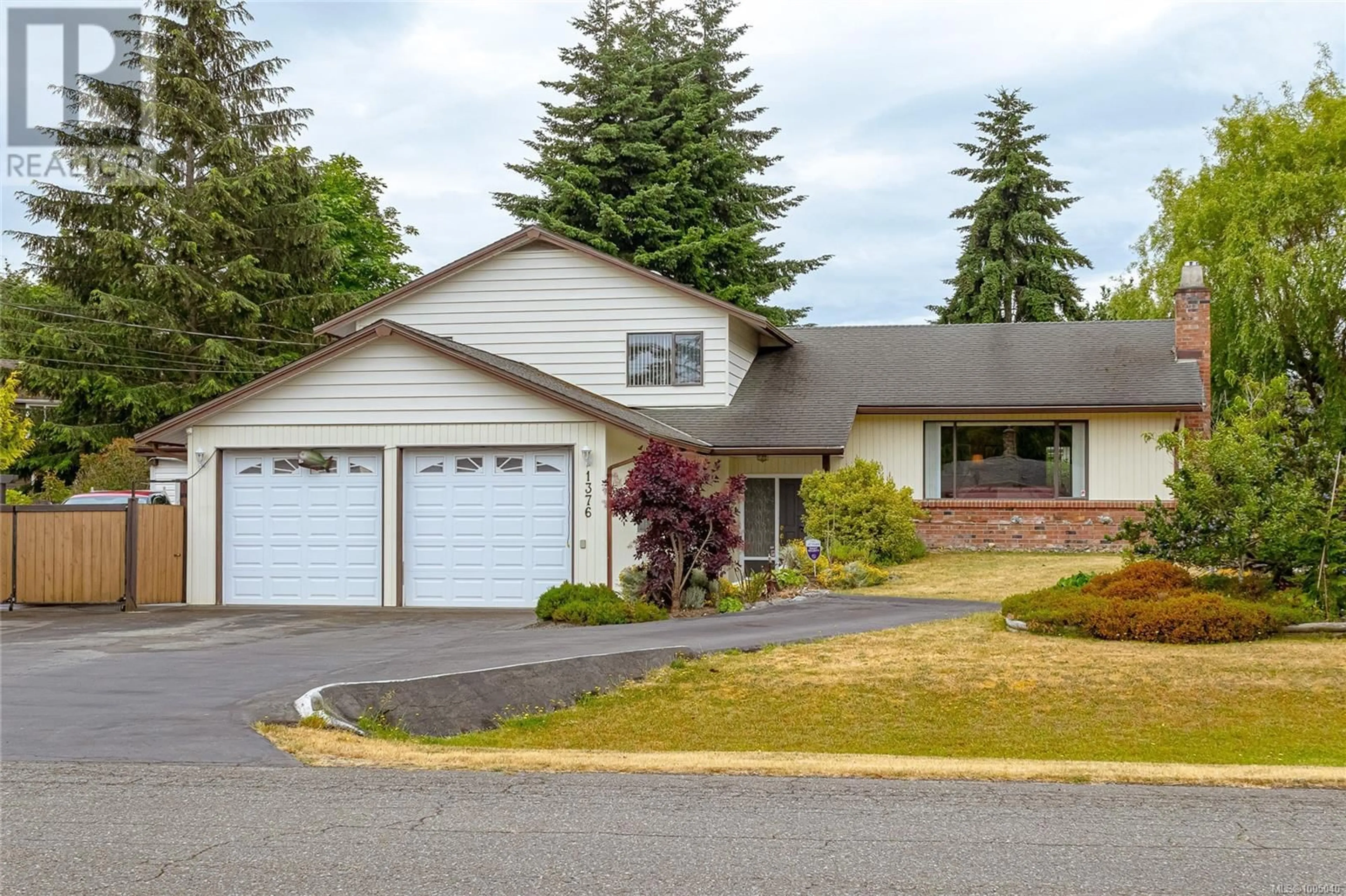 Home with vinyl exterior material, street for 1376 GREENWOOD WAY, French Creek British Columbia V9P1X1