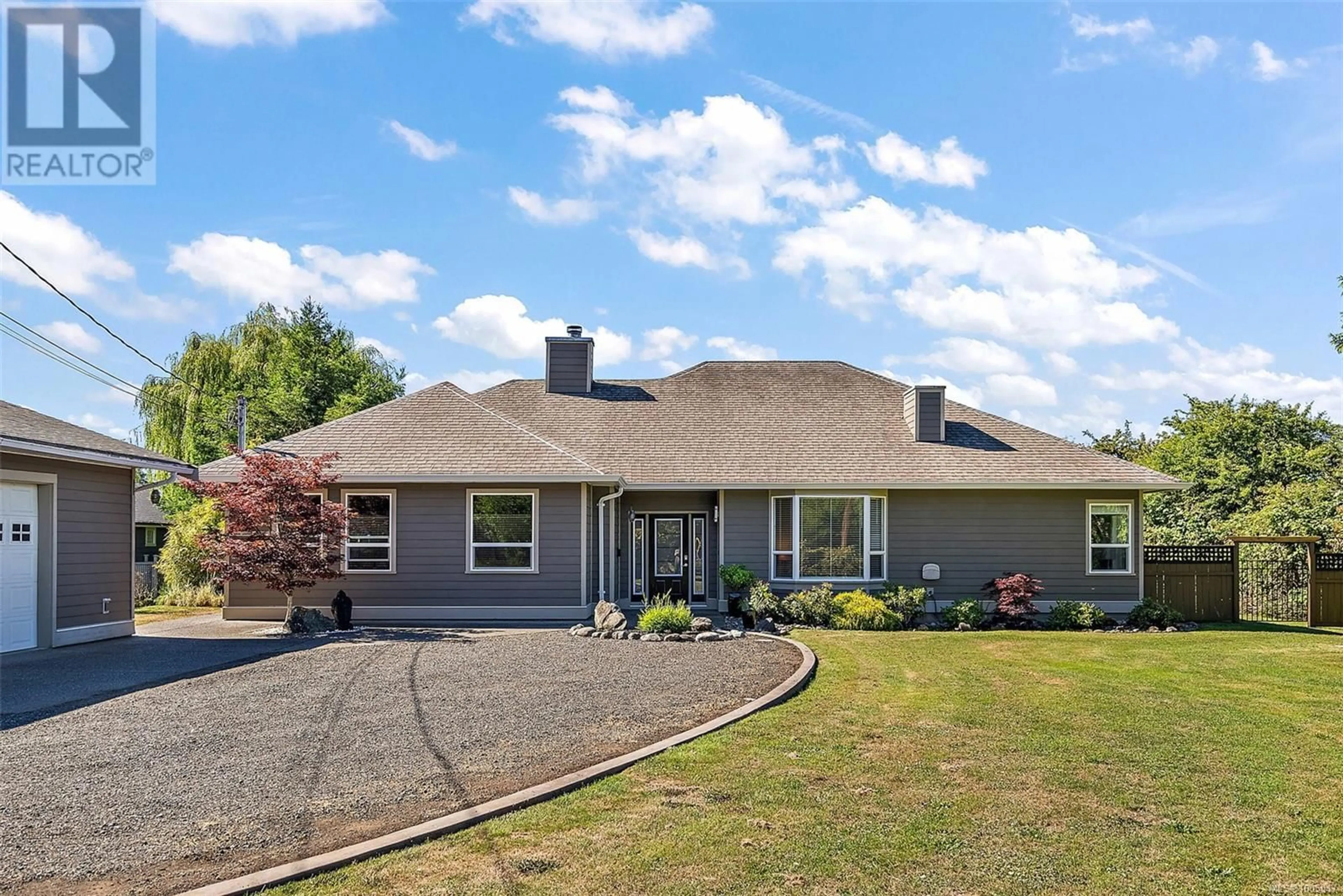 Home with vinyl exterior material, street for 915 BIRCH ROAD, North Saanich British Columbia V8L5S2