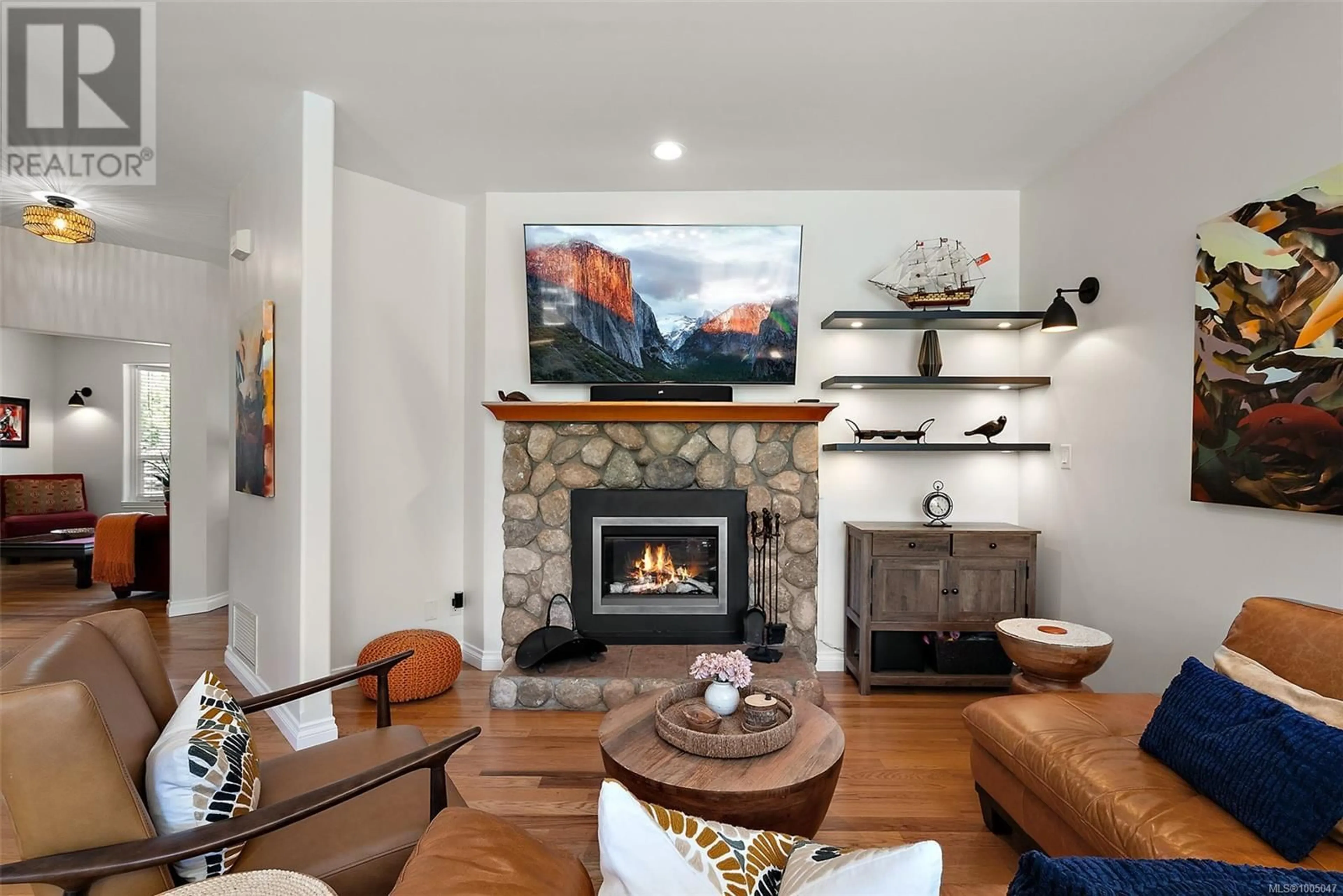 Living room with furniture, unknown for 915 BIRCH ROAD, North Saanich British Columbia V8L5S2