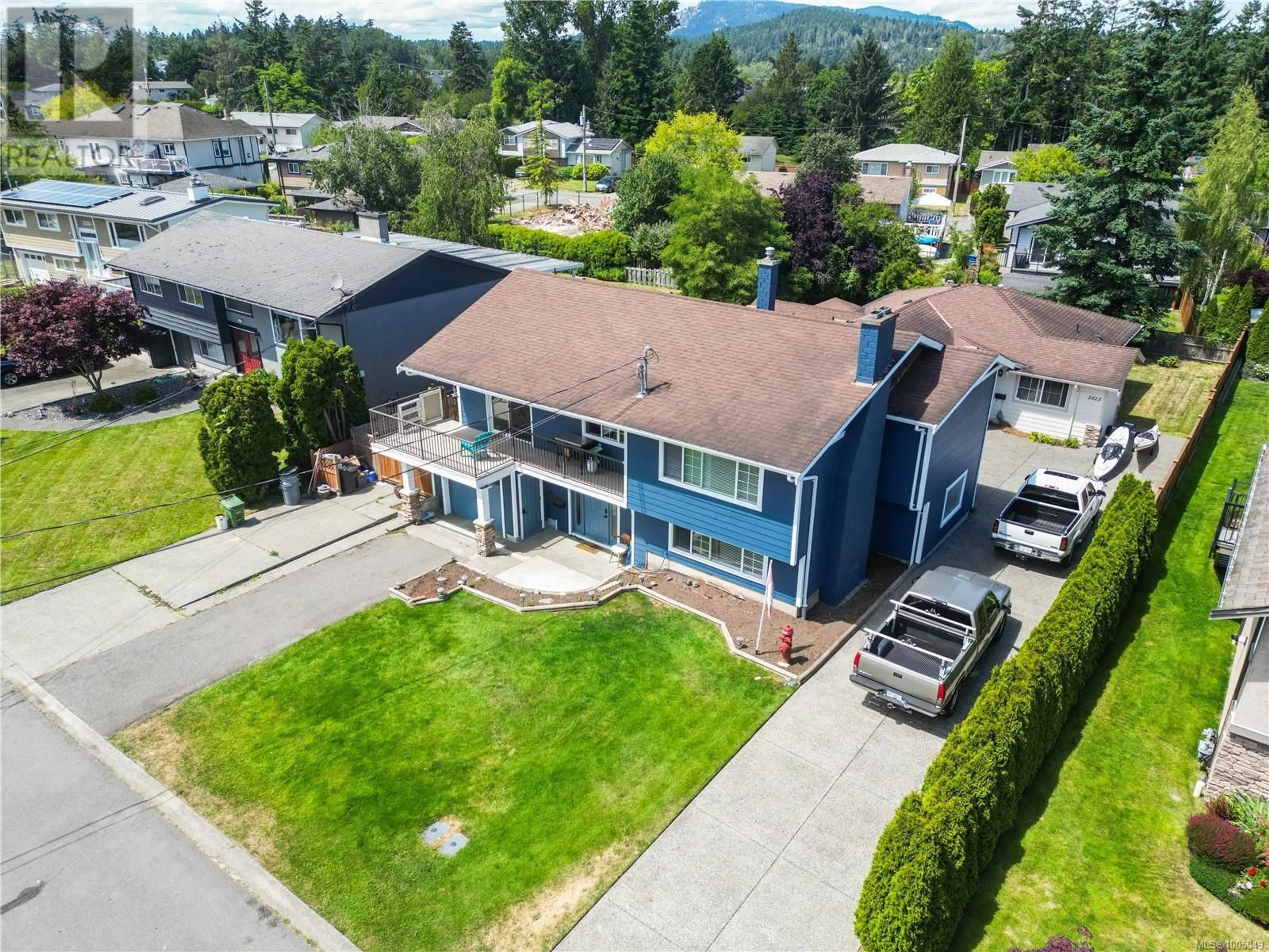 A pic from outside/outdoor area/front of a property/back of a property/a pic from drone, unknown for 2015 LINDA PLACE, Sidney British Columbia V8L2N4