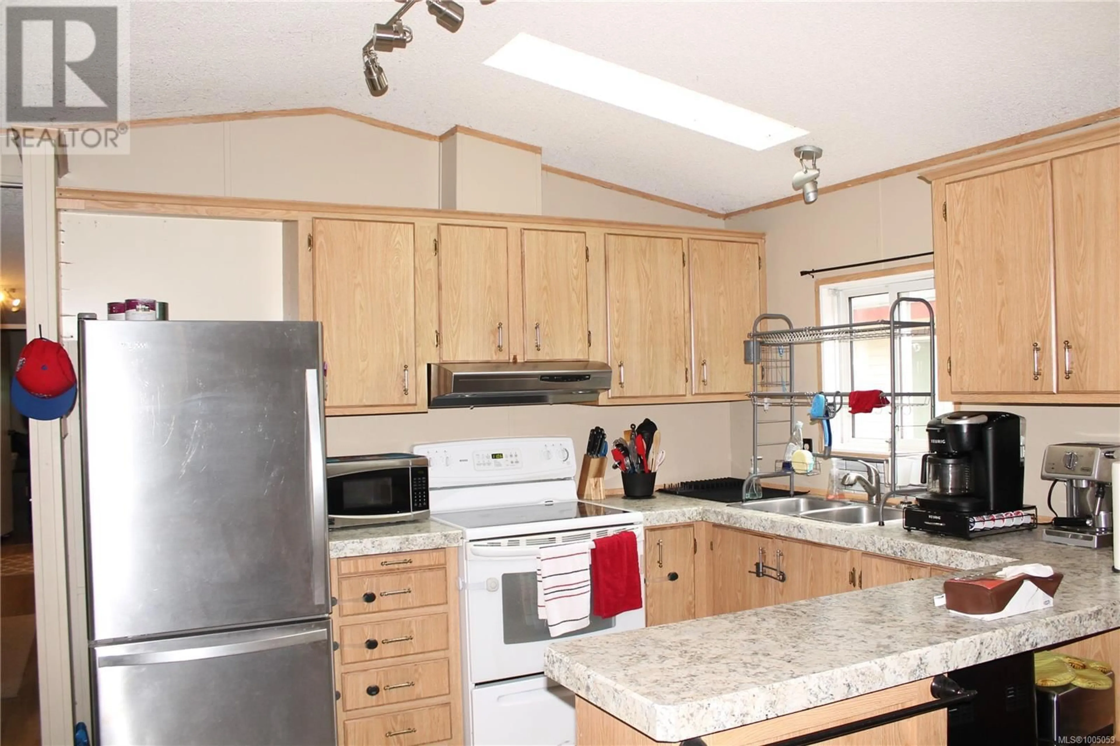 Standard kitchen, unknown for 14 - 1310 SPRUSTON ROAD, Nanaimo British Columbia V9X1R2