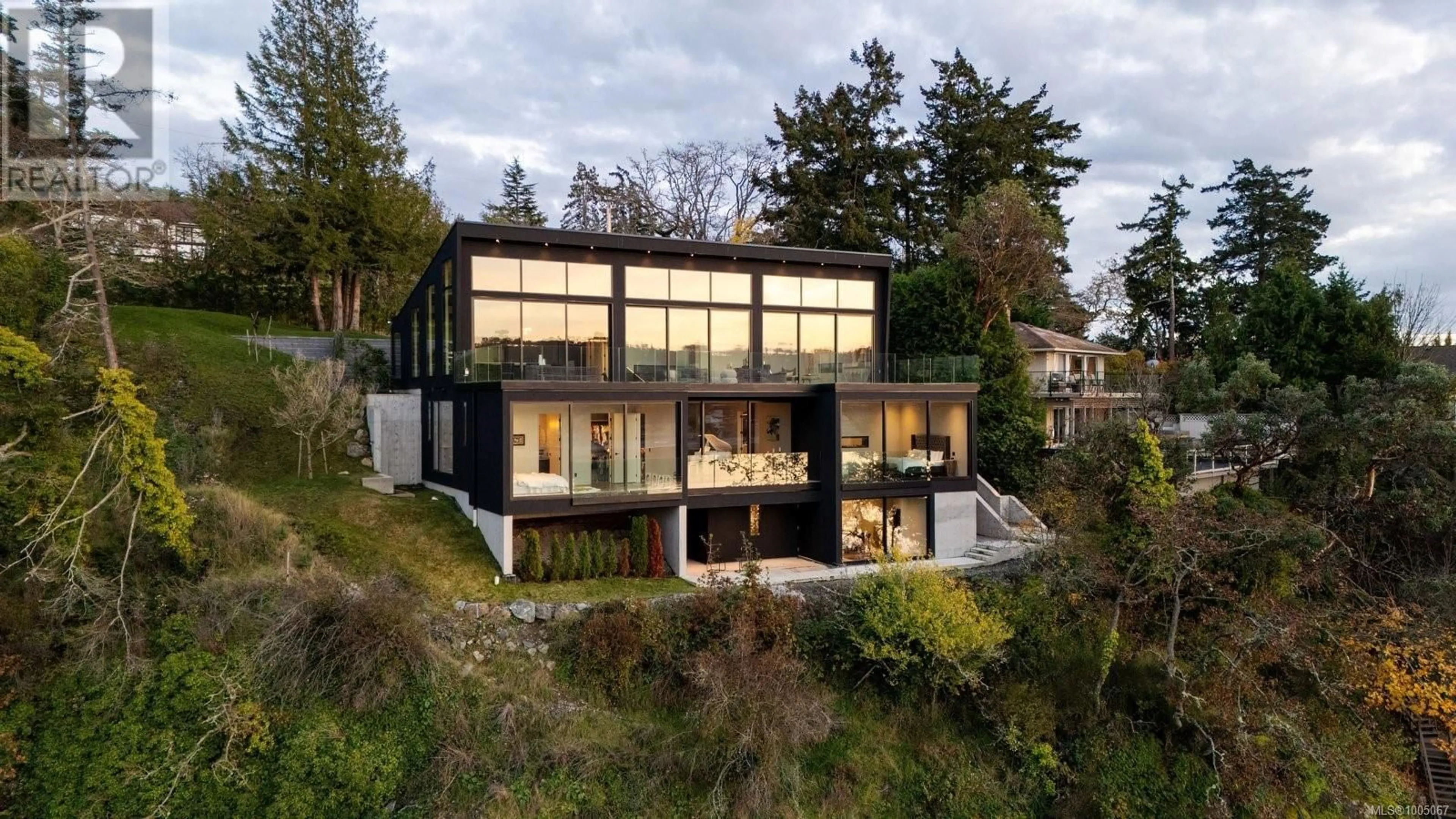 Home with vinyl exterior material, unknown for 2701 SEA VIEW ROAD, Saanich British Columbia V8N1K7
