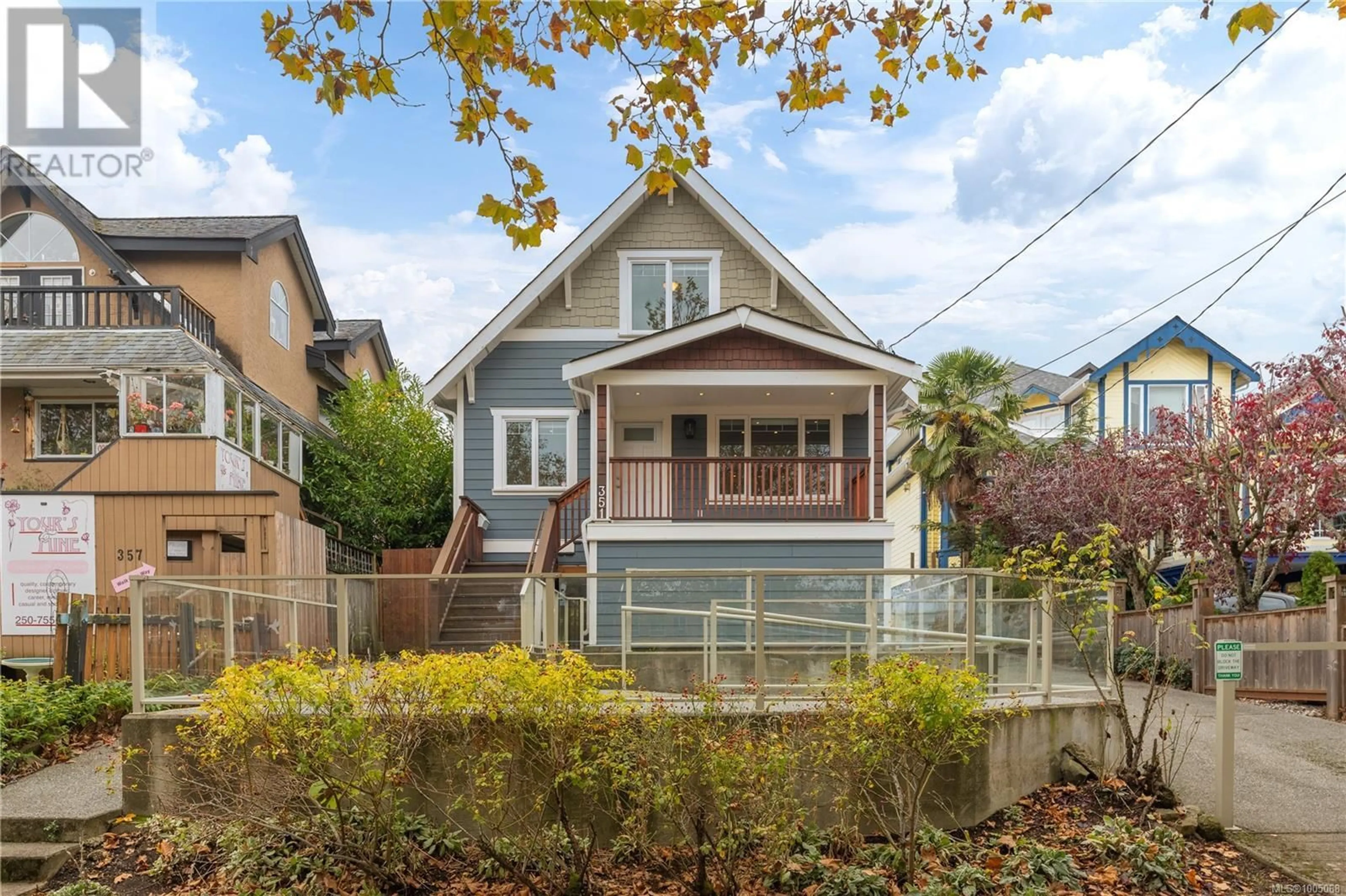 Home with vinyl exterior material, street for 351 WESLEY STREET, Nanaimo British Columbia V9R2T5