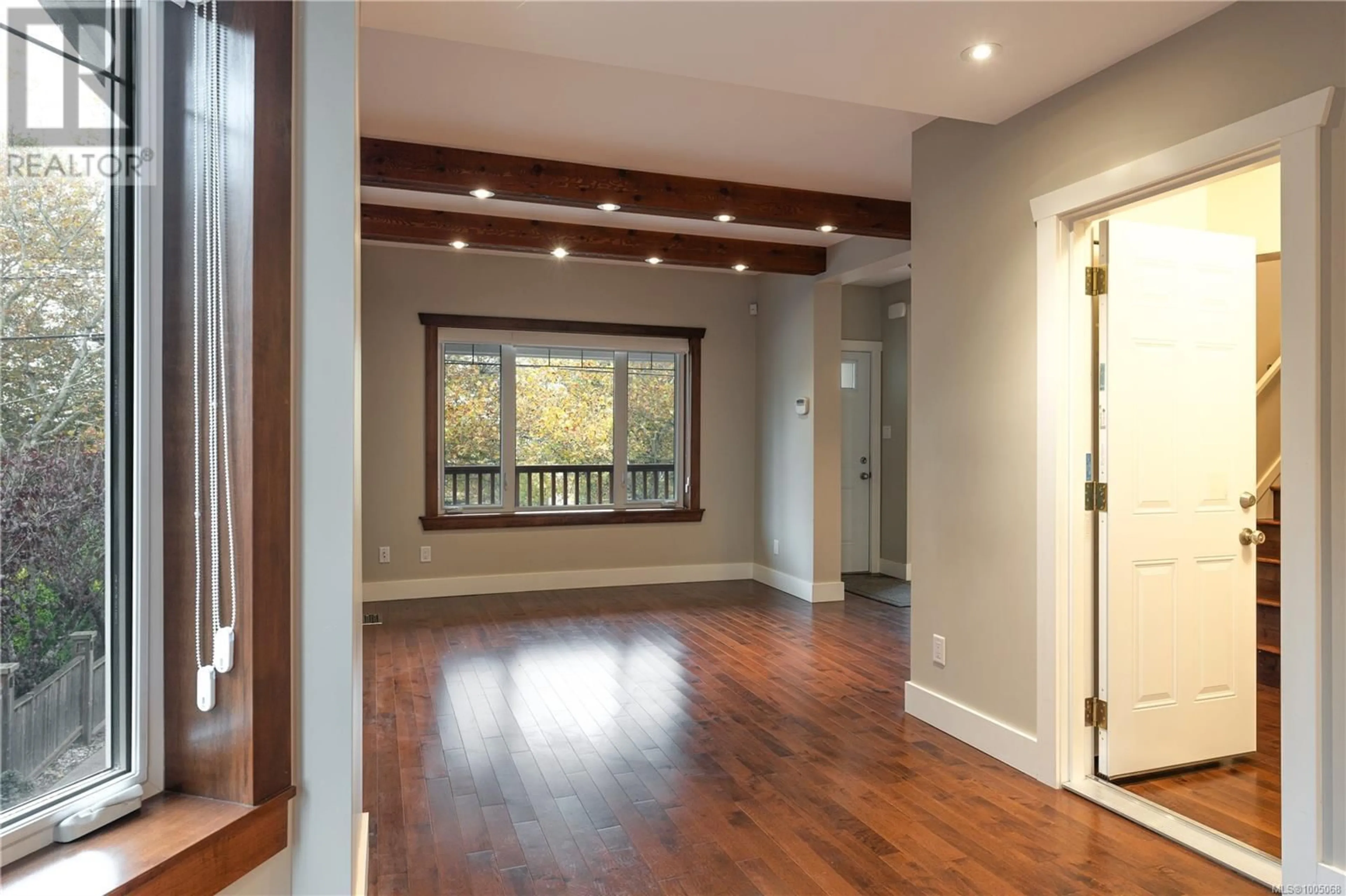 Indoor entryway for 351 WESLEY STREET, Nanaimo British Columbia V9R2T5
