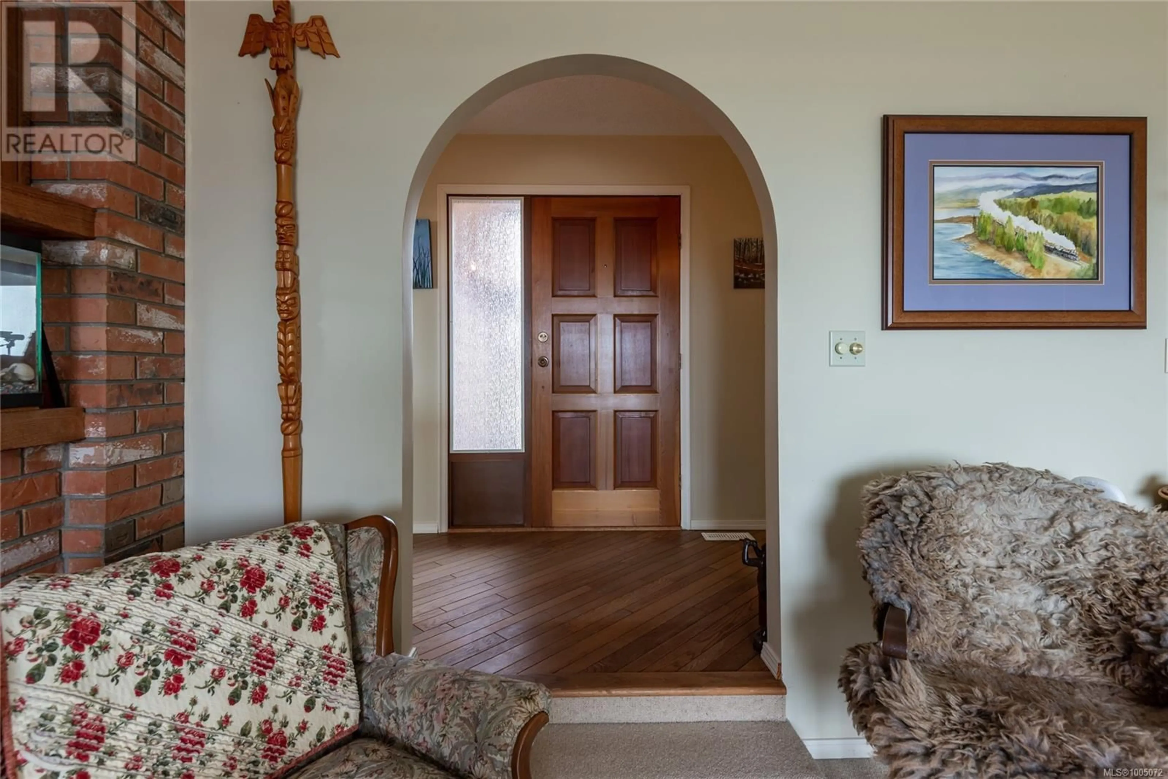 Indoor entryway for 2471 ISLAND HIGHWAY SOUTH, Campbell River British Columbia V9W1C5