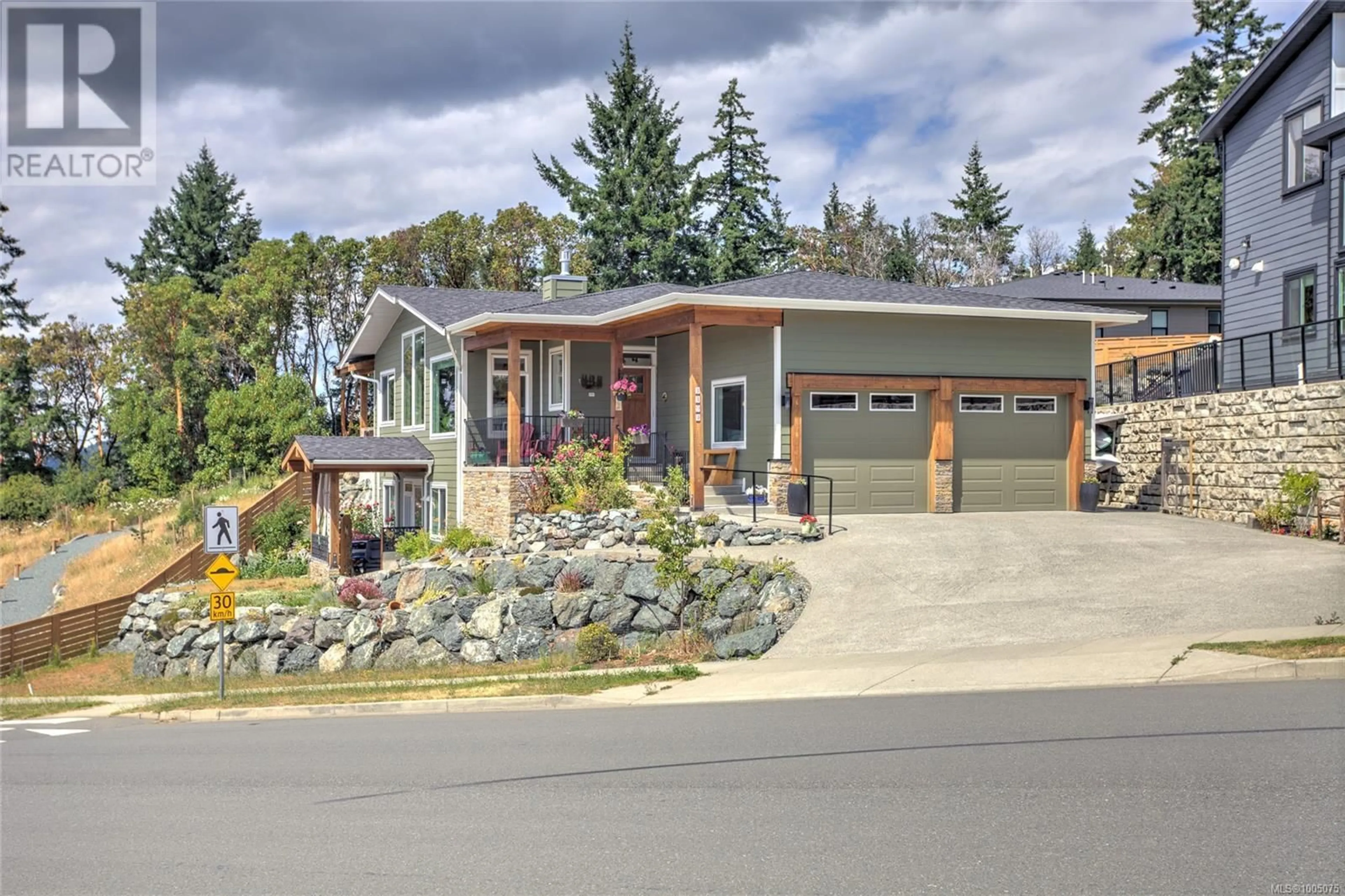 Home with vinyl exterior material, street for 1194 VIEWTOP ROAD, Duncan British Columbia V9L0H7