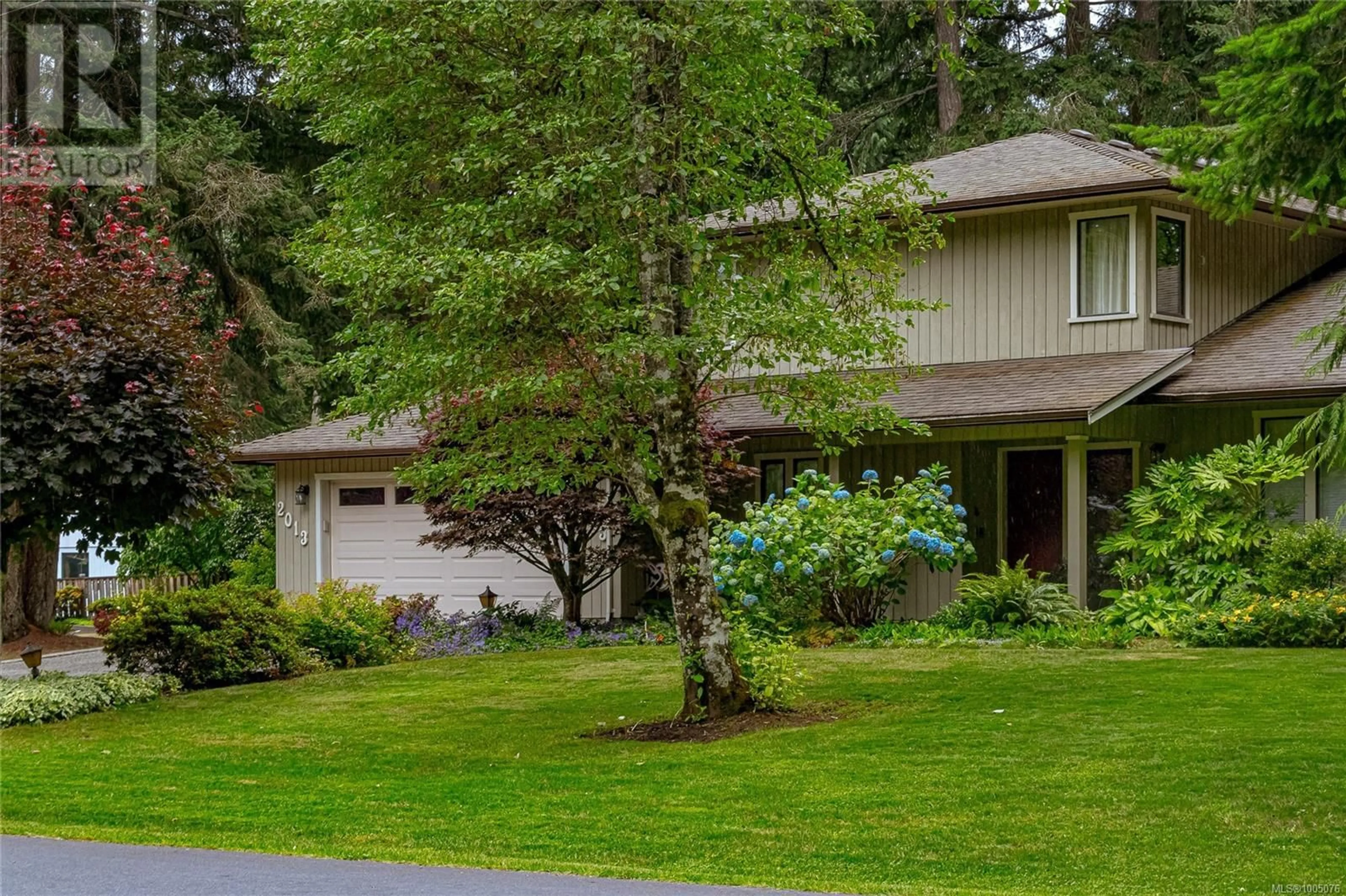 Home with vinyl exterior material, forest/trees view for 2013 TANLEE CRESCENT, Central Saanich British Columbia V8M1M9