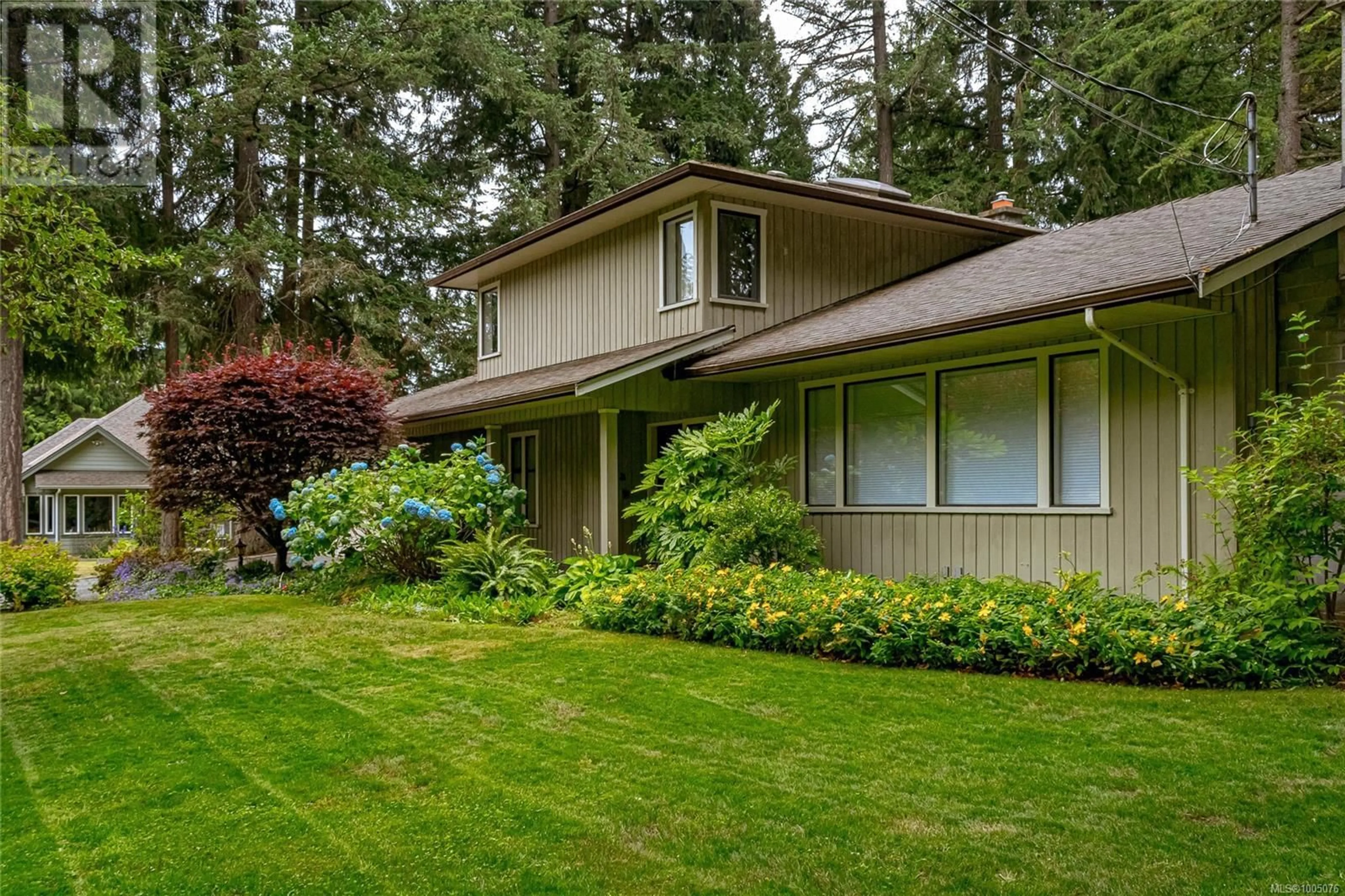 Home with vinyl exterior material, unknown for 2013 TANLEE CRESCENT, Central Saanich British Columbia V8M1M9