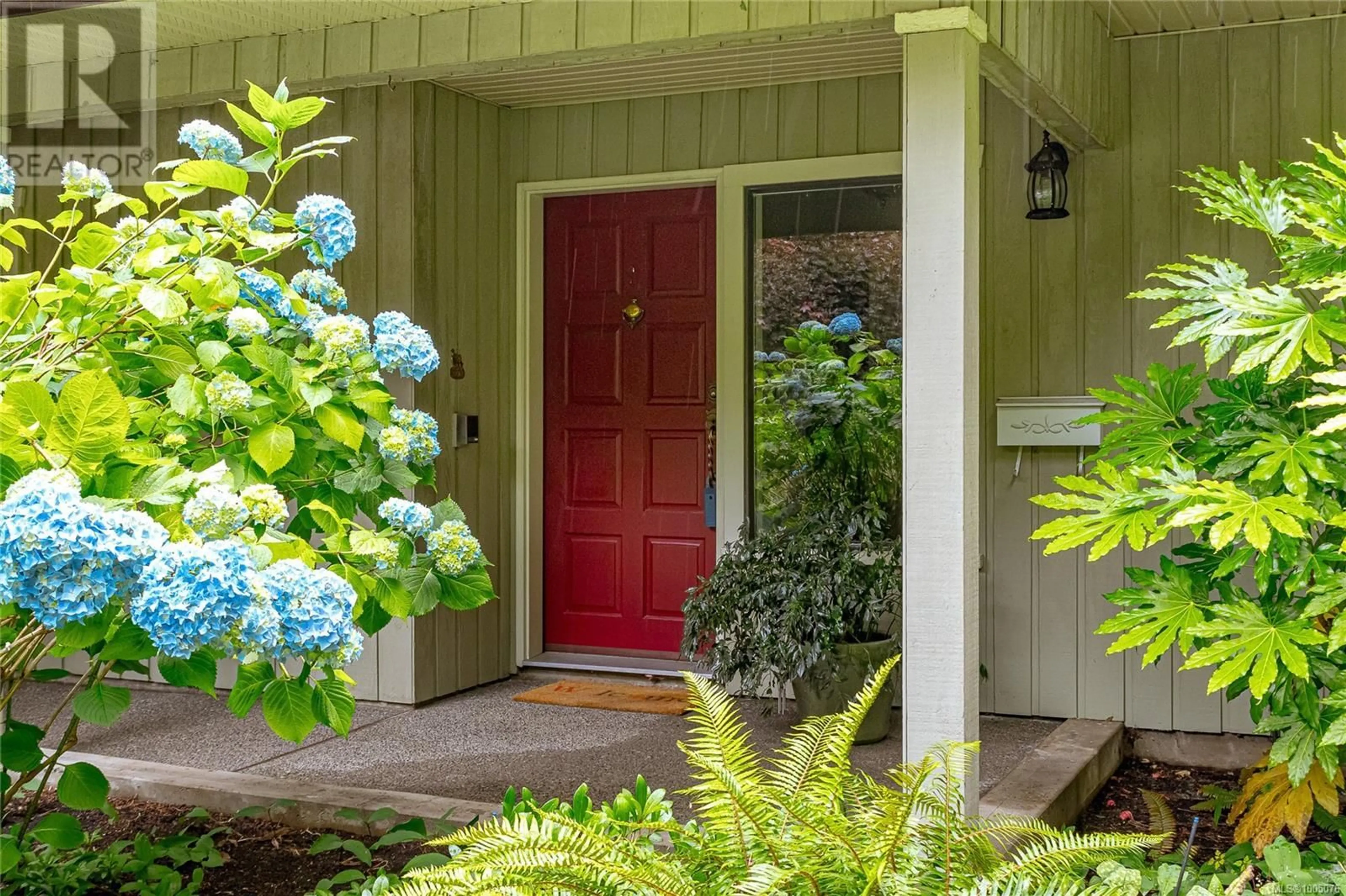 Indoor entryway for 2013 TANLEE CRESCENT, Central Saanich British Columbia V8M1M9