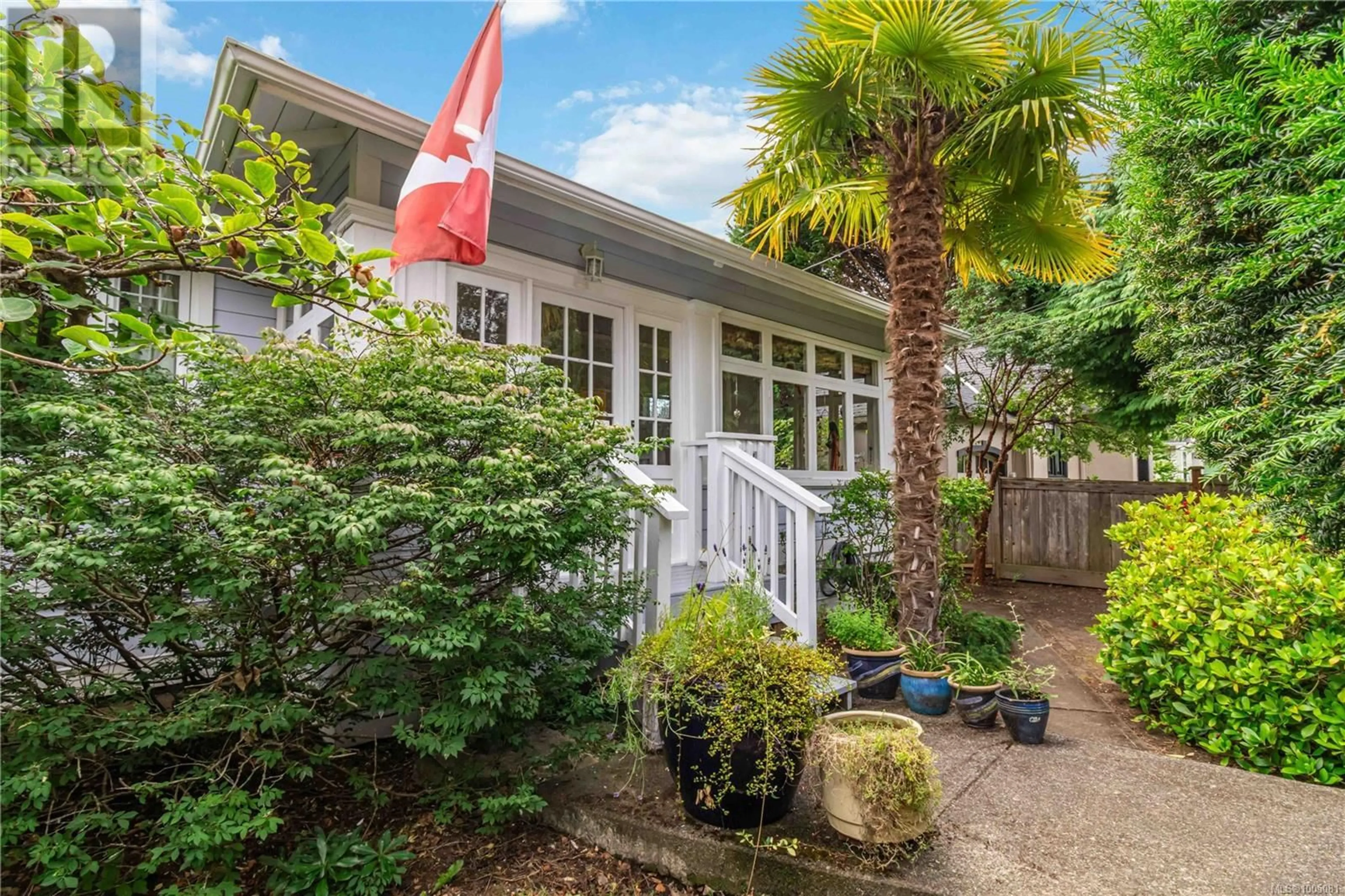 Patio, street for 1579 HAMPSHIRE ROAD, Oak Bay British Columbia V8R5T4
