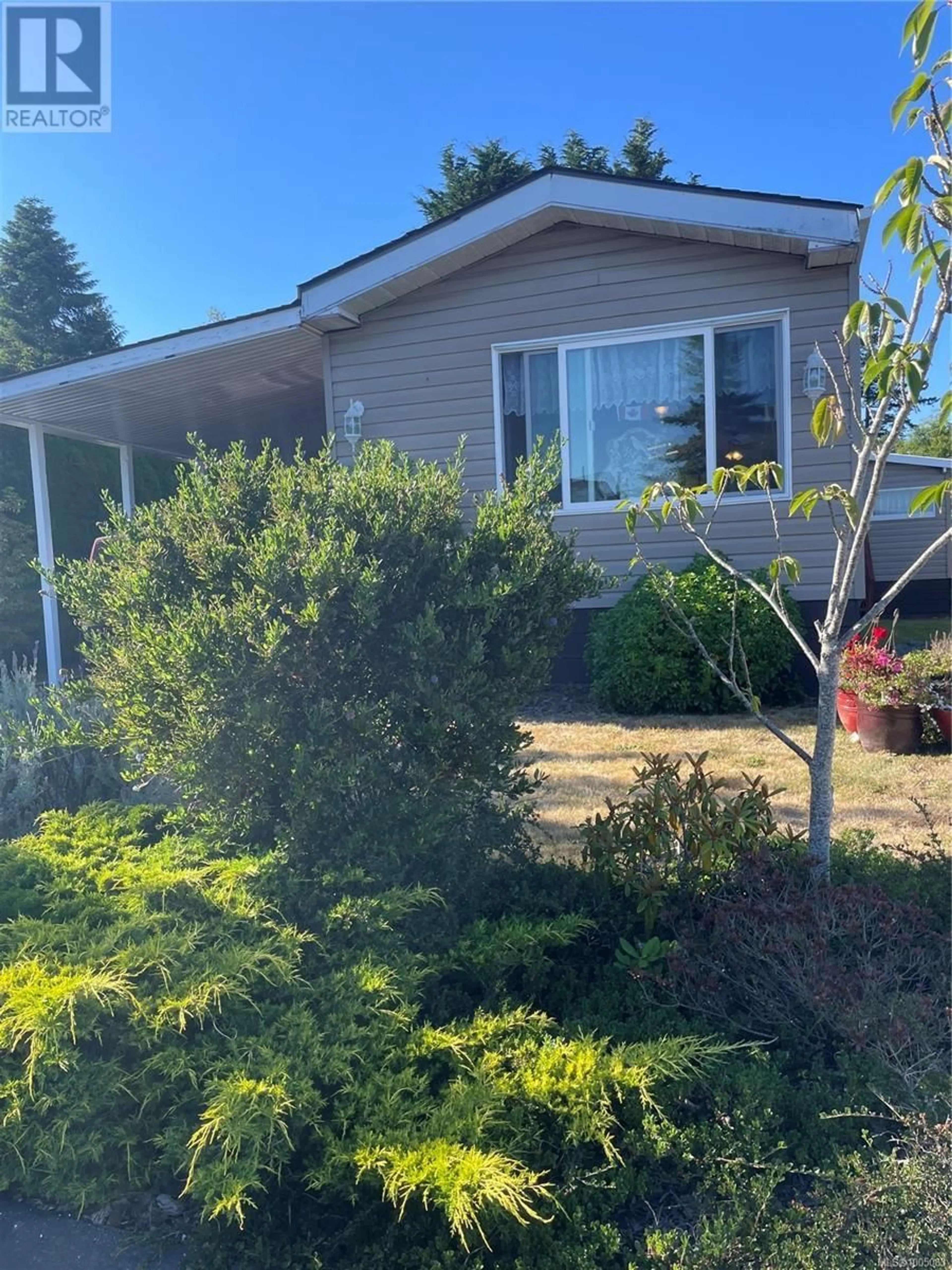 Home with vinyl exterior material, street for 15 - 7701 CENTRAL SAANICH ROAD, Central Saanich British Columbia V8M1X3