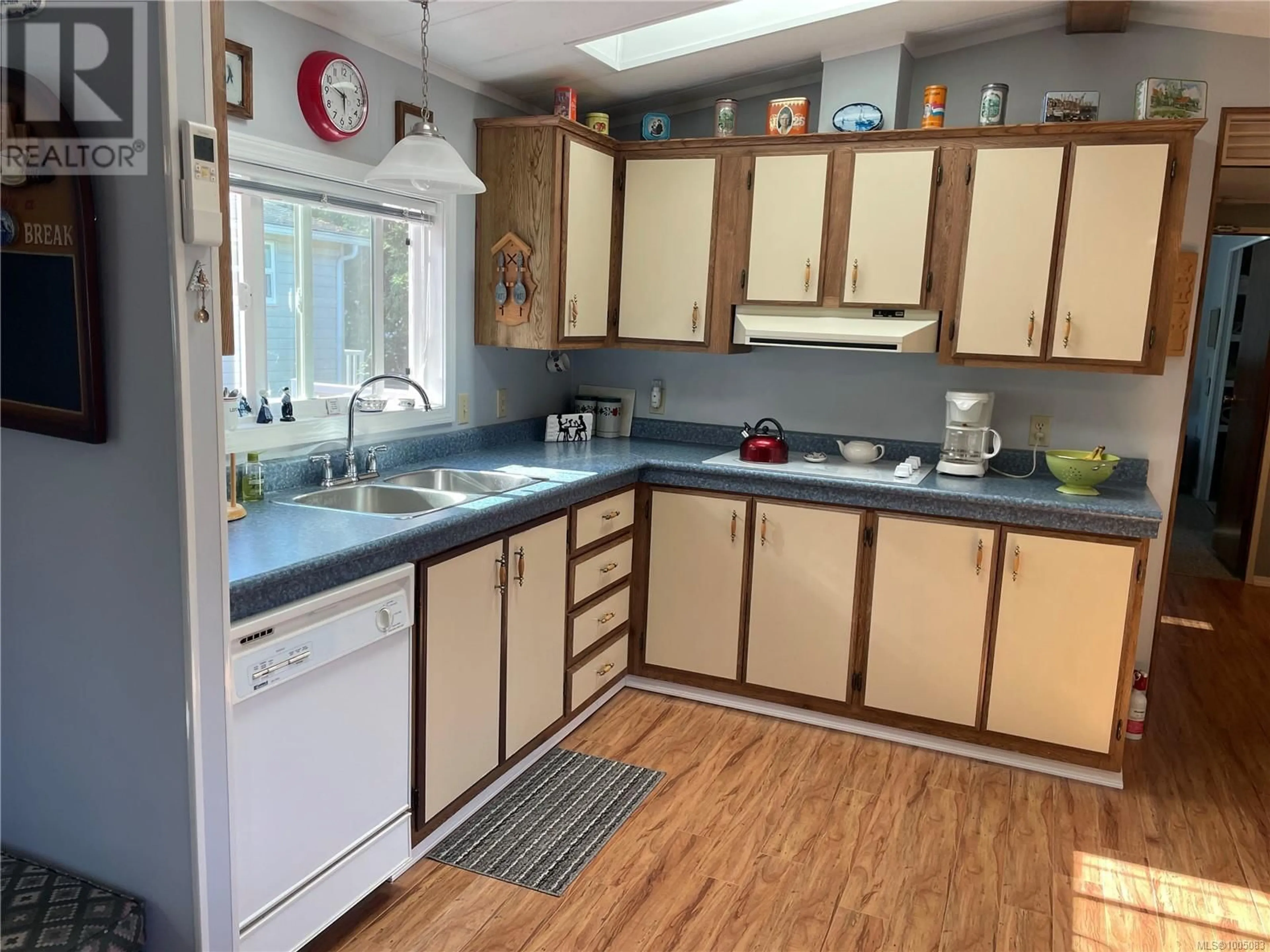 Standard kitchen, unknown for 15 - 7701 CENTRAL SAANICH ROAD, Central Saanich British Columbia V8M1X3