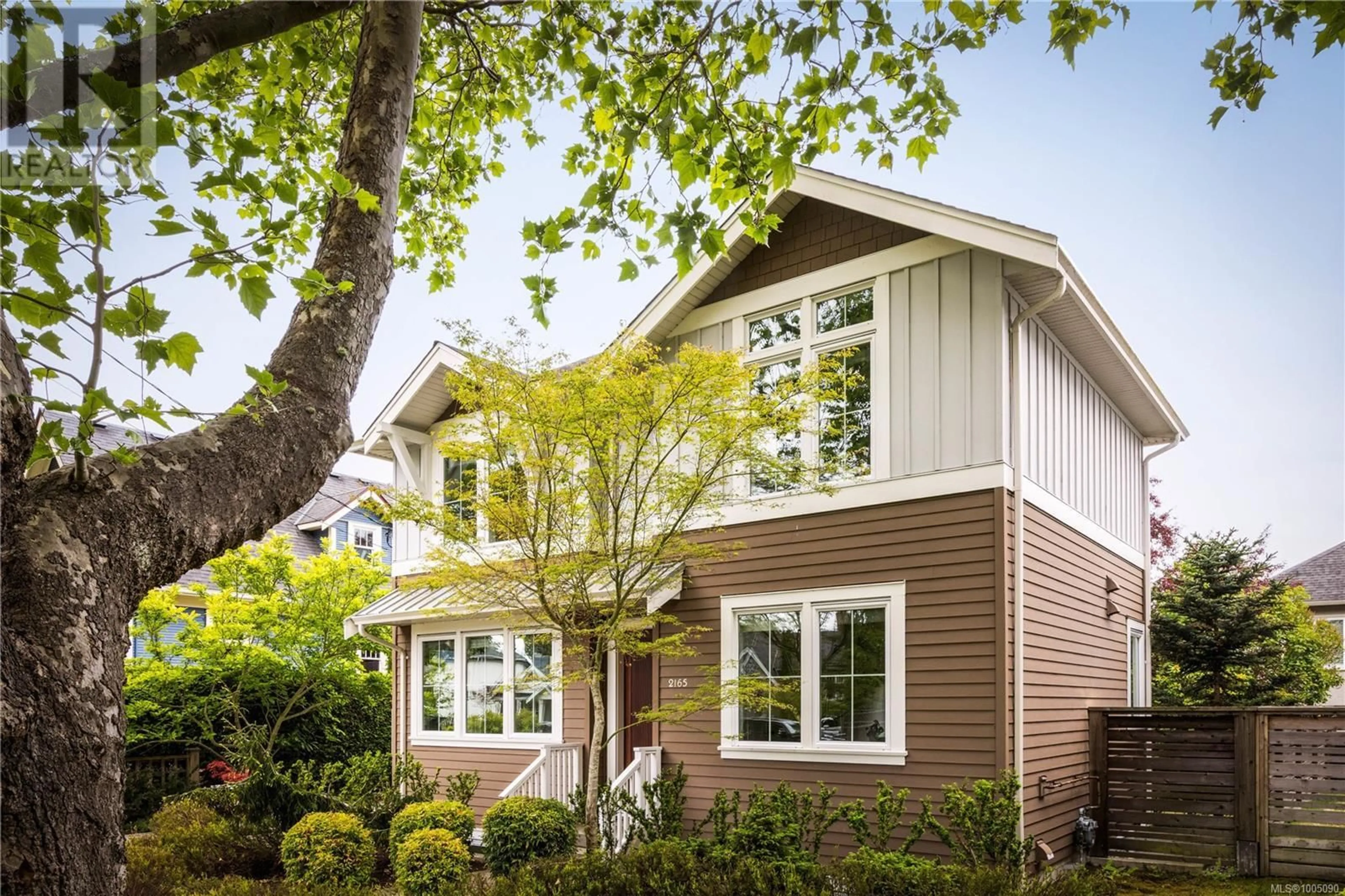 Home with vinyl exterior material, street for 2165 BEAVERBROOKE STREET, Oak Bay British Columbia V8S2W1