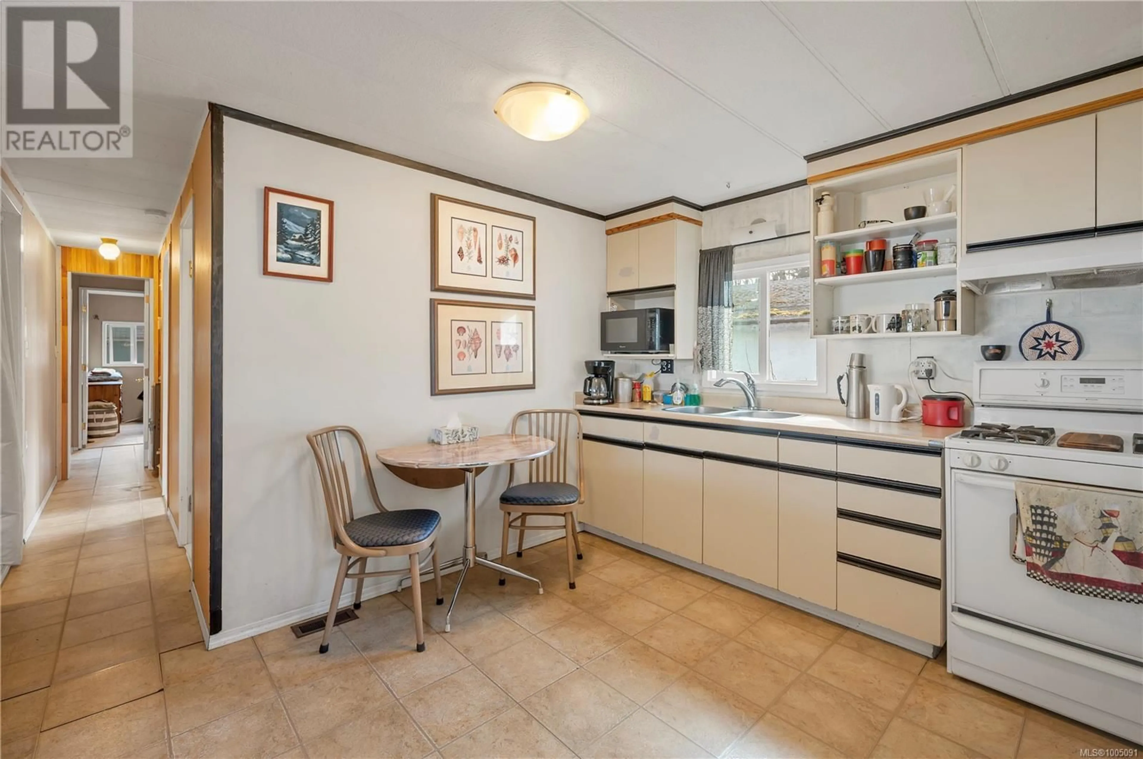 Standard kitchen, ceramic/tile floor for 79 LYNNWOOD ROAD, Campbell River British Columbia V9H1G9