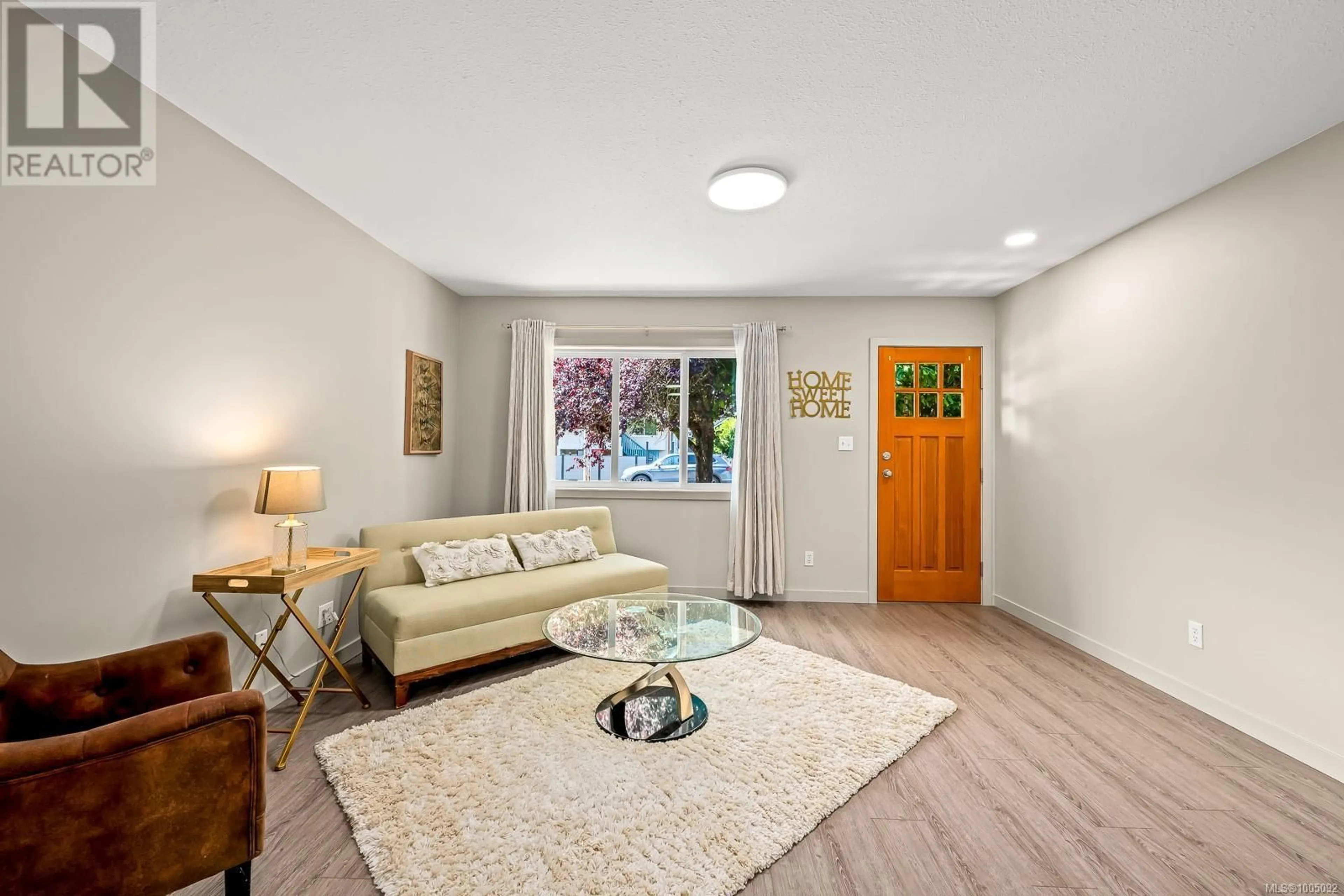 Living room with furniture, unknown for 1022 URQUHART AVENUE, Courtenay British Columbia V9N3K5