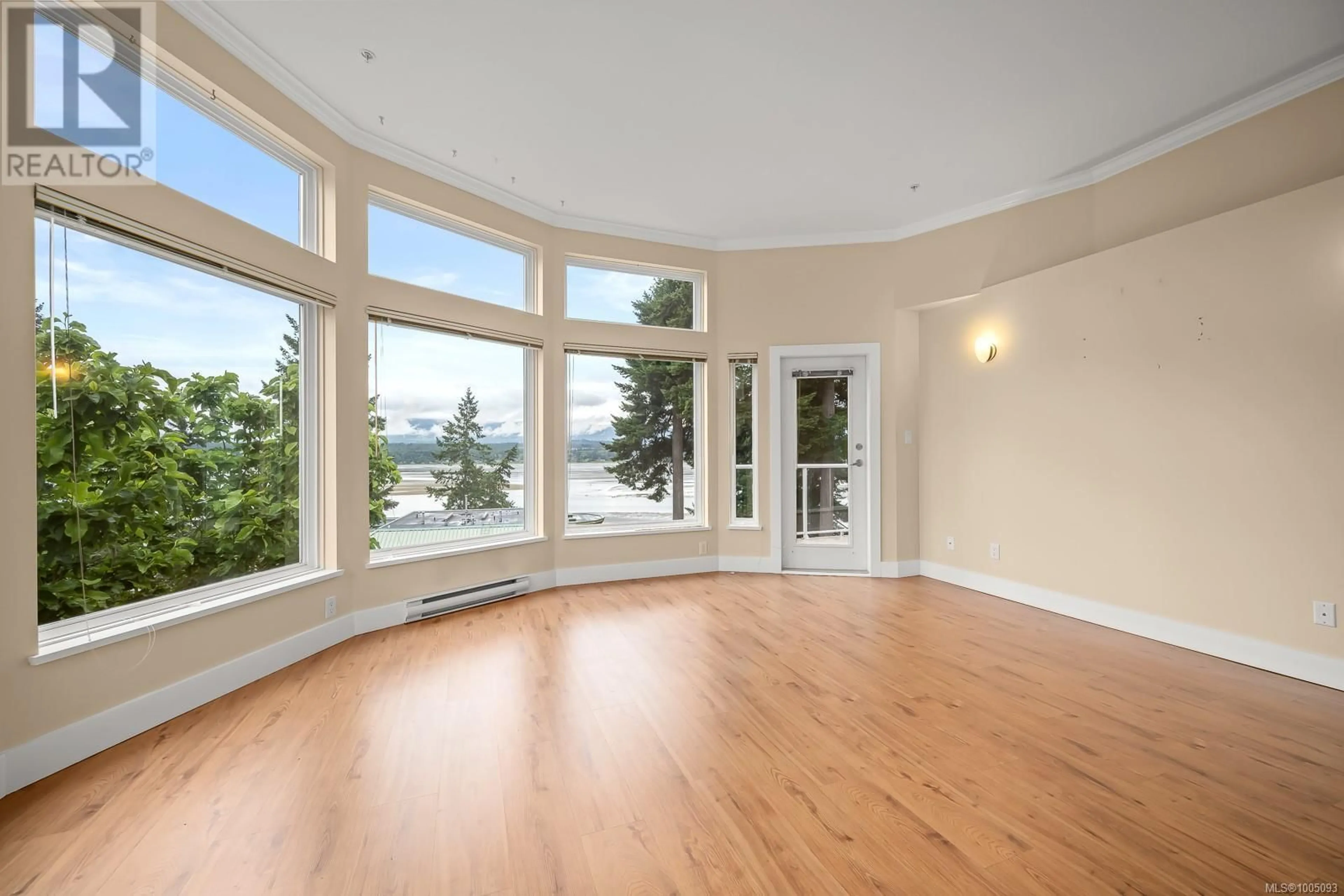 Unknown for 412 - 2275 COMOX AVENUE SOUTH, Comox British Columbia V9M1X6