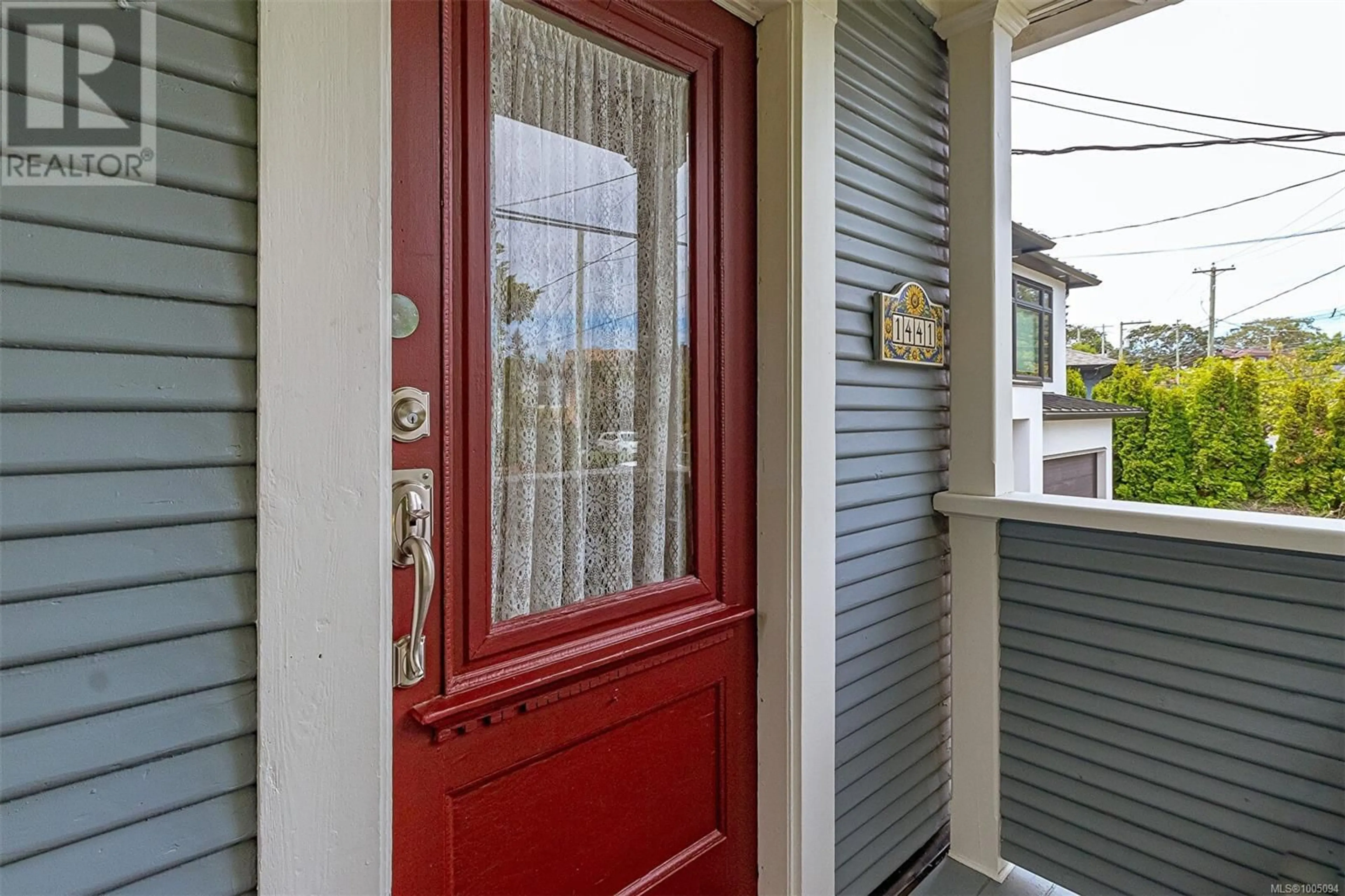 Indoor entryway for 1441 EDGEWARE ROAD, Victoria British Columbia V8T2J4