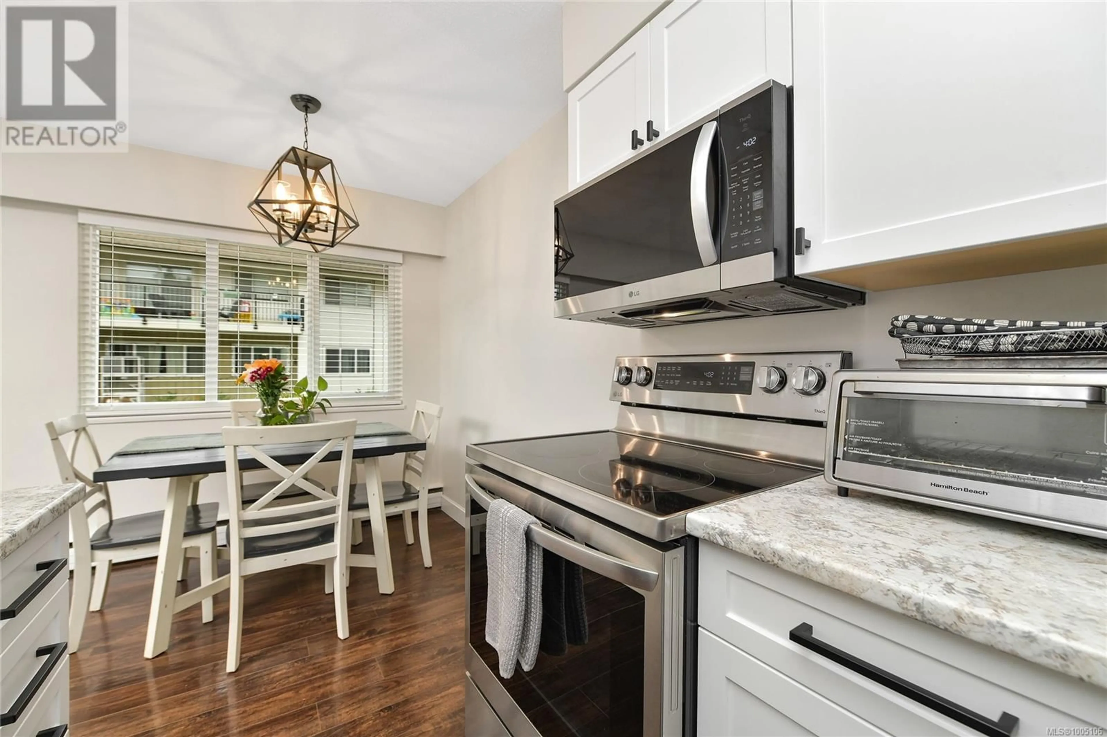 Open concept kitchen, unknown for 364 BURNSIDE ROAD WEST, Saanich British Columbia V8Z1M1