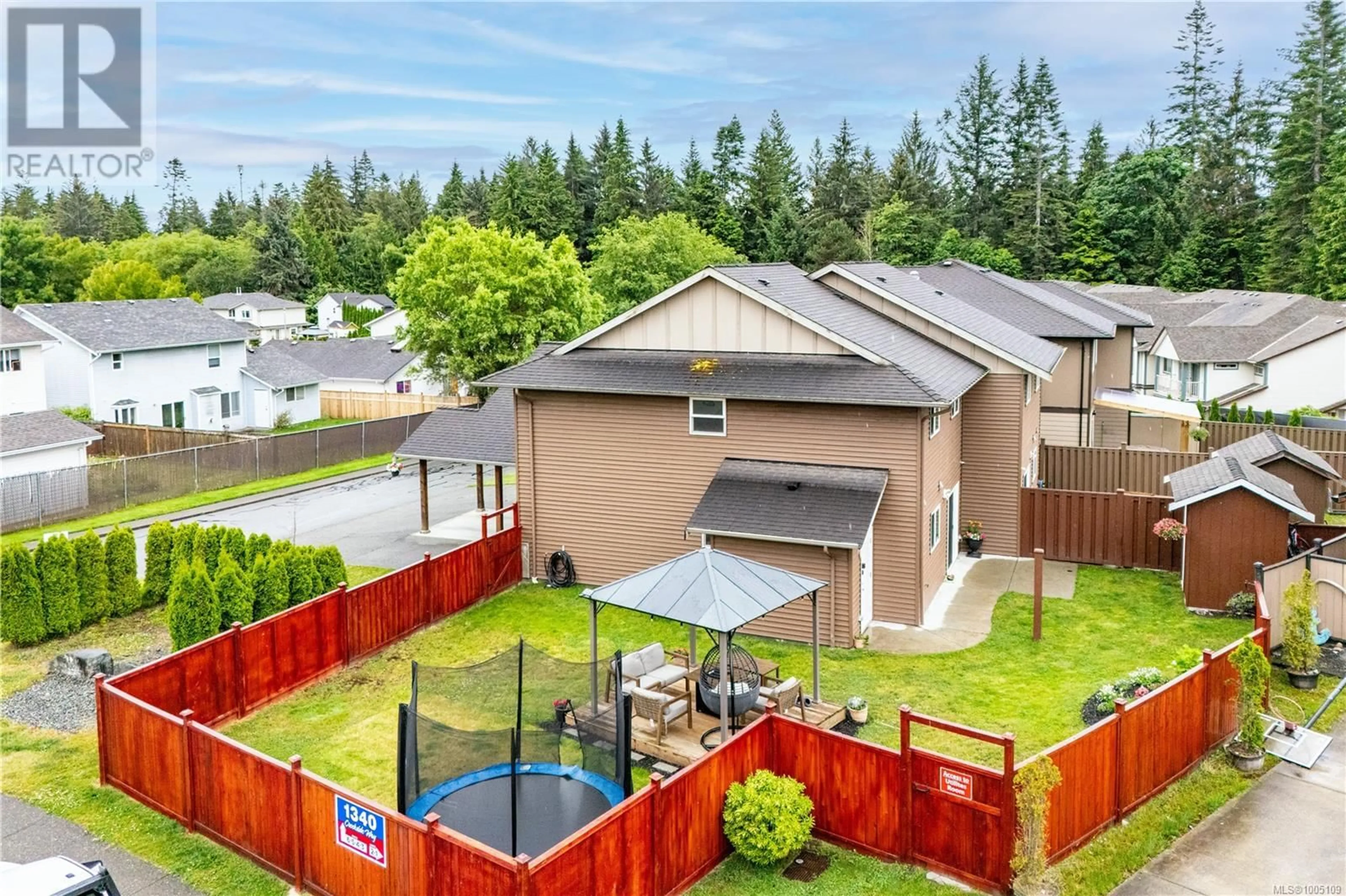 A pic from outside/outdoor area/front of a property/back of a property/a pic from drone, unknown for 3 - 1340 CREEKSIDE WAY, Campbell River British Columbia V9W8A9