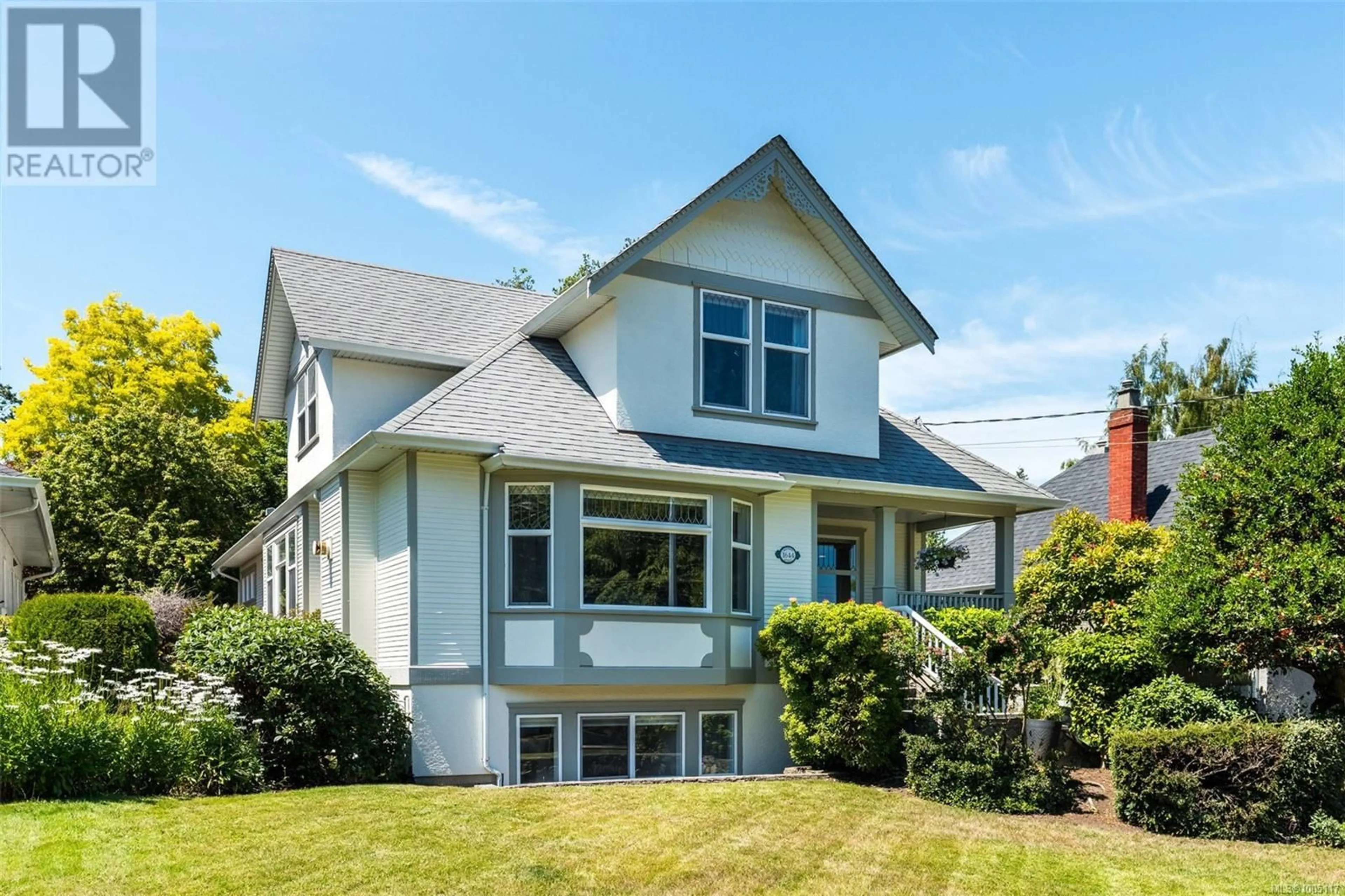 Home with vinyl exterior material, street for 1644 MONTEREY AVENUE, Oak Bay British Columbia V8R5V5