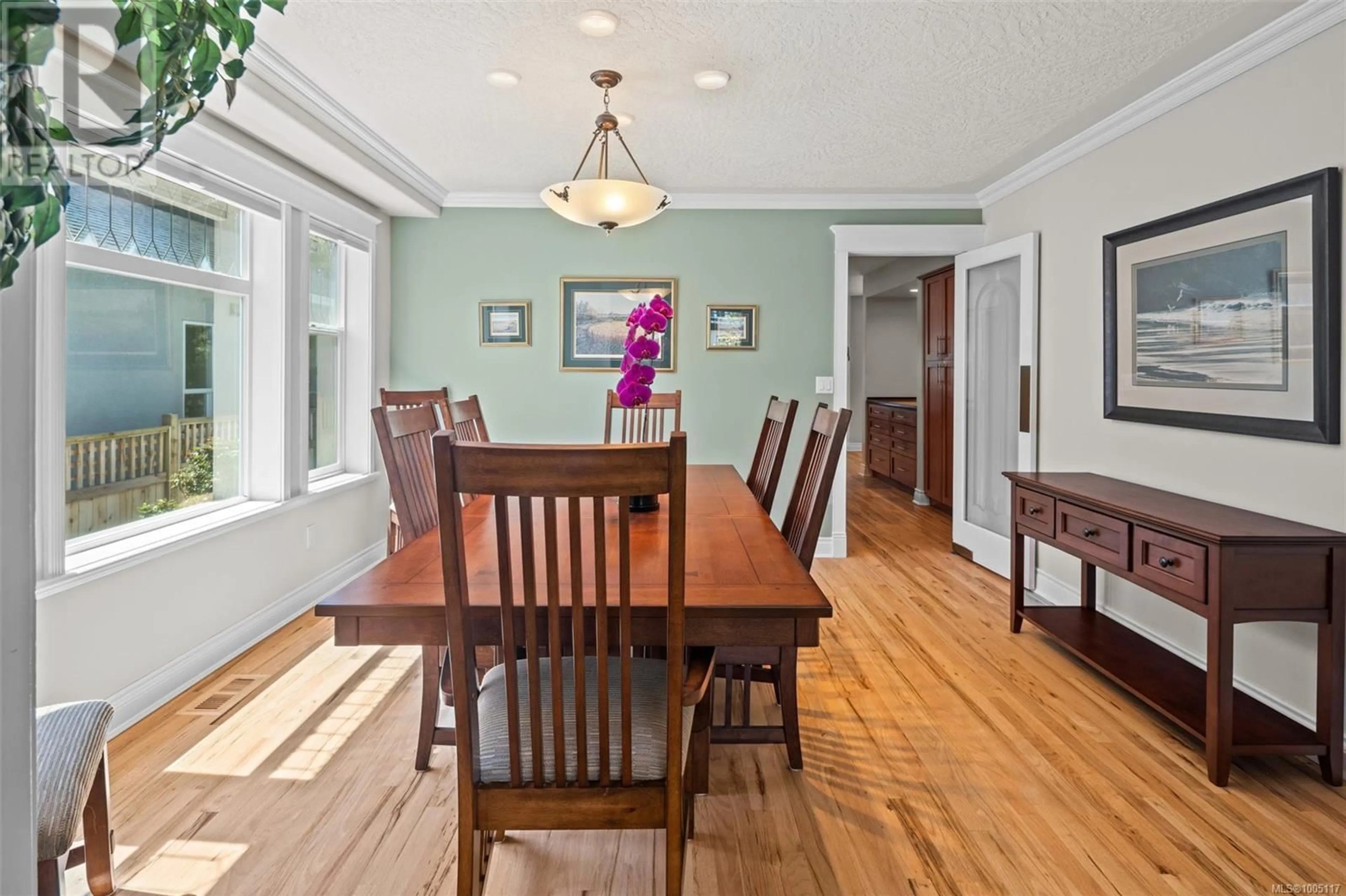 Dining room, wood/laminate floor for 1644 MONTEREY AVENUE, Oak Bay British Columbia V8R5V5