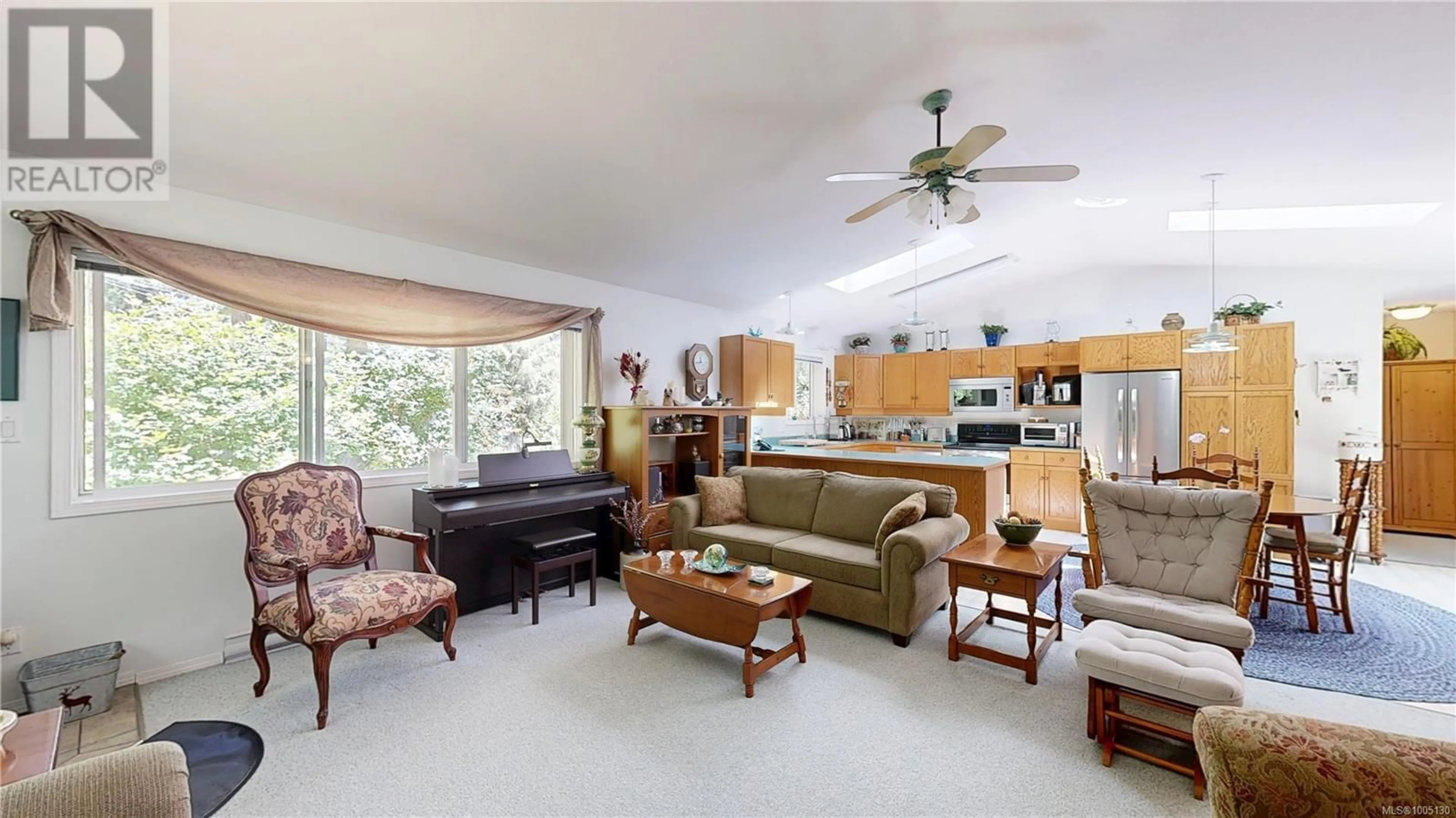 Living room with furniture, unknown for 321 KIRBY ROAD, Gabriola Island British Columbia V0R1X2