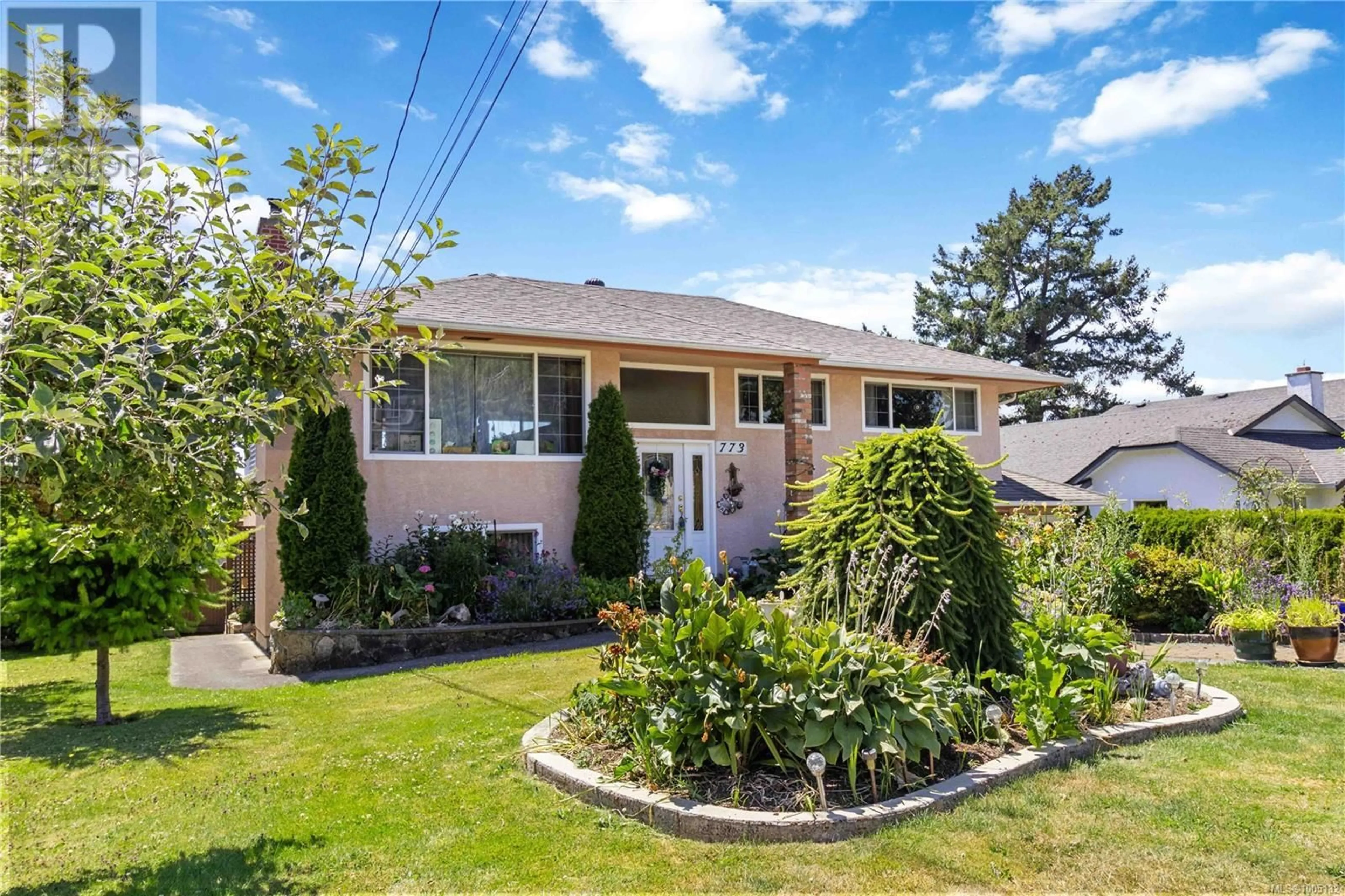A pic from outside/outdoor area/front of a property/back of a property/a pic from drone, street for 773 GLADIOLA AVENUE, Saanich British Columbia V8Z2T2