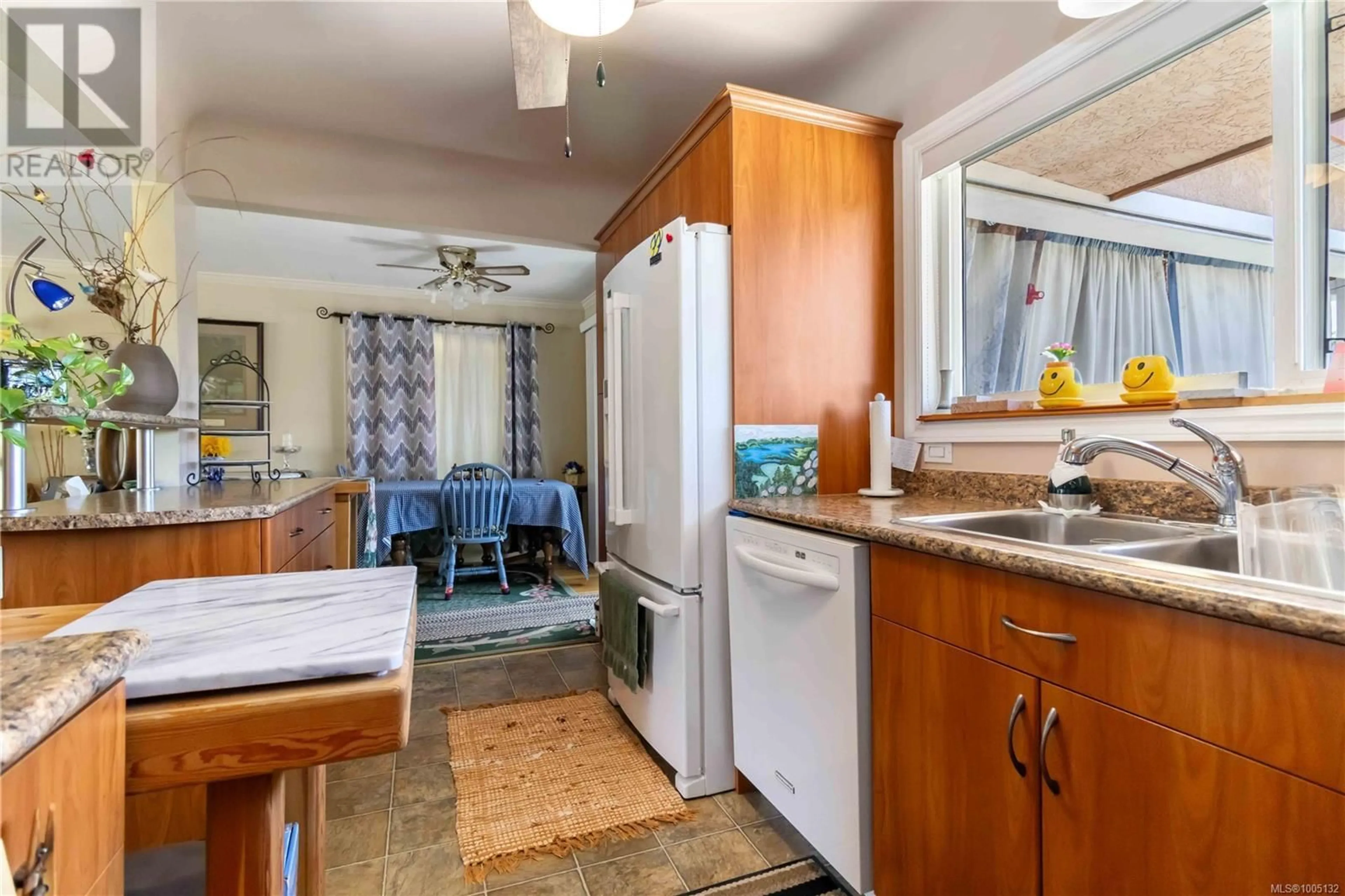 Standard kitchen, ceramic/tile floor for 773 GLADIOLA AVENUE, Saanich British Columbia V8Z2T2