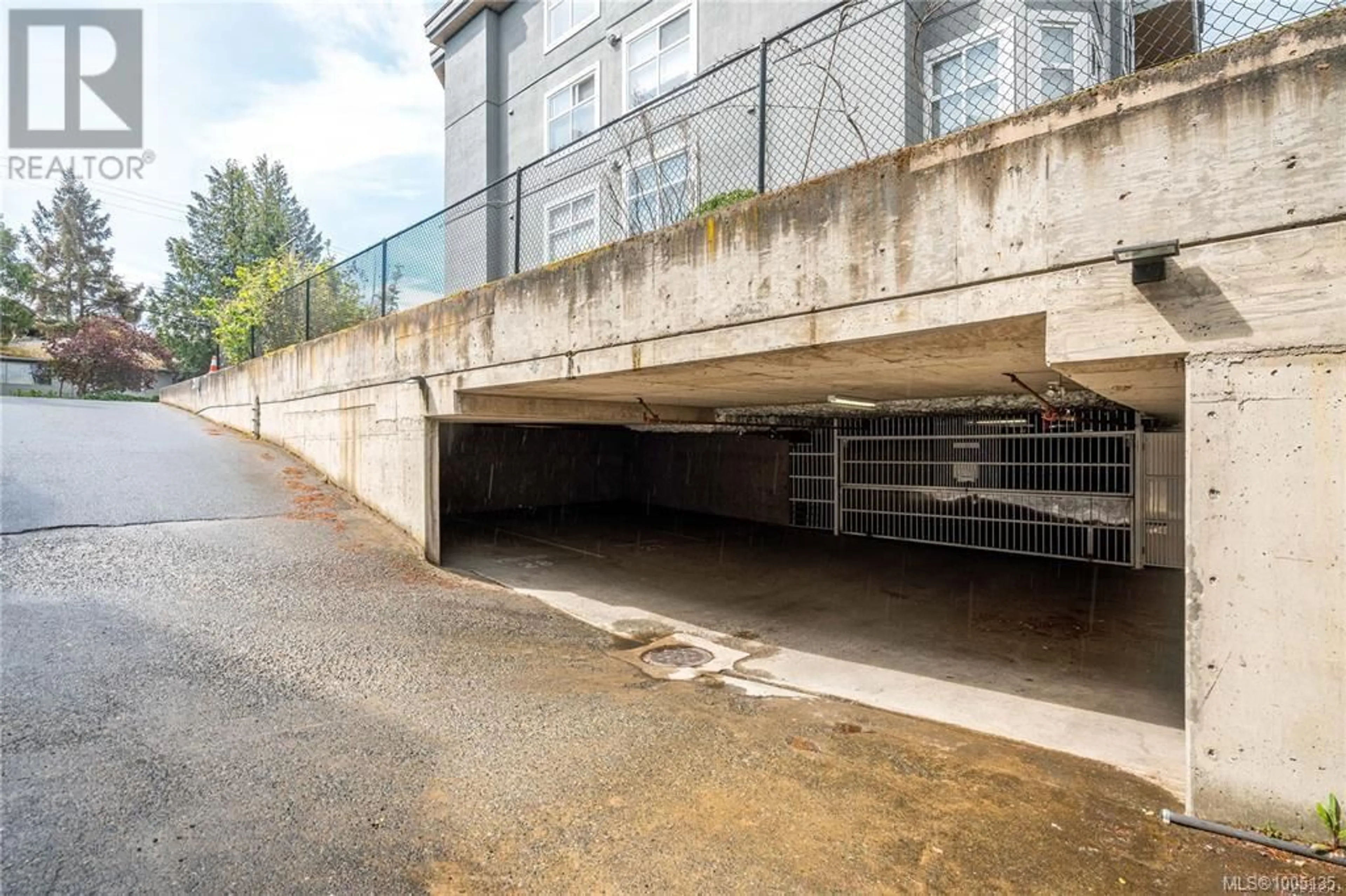 Parking for 101 - 1580 CHRISTMAS AVENUE, Saanich British Columbia V8P2X2