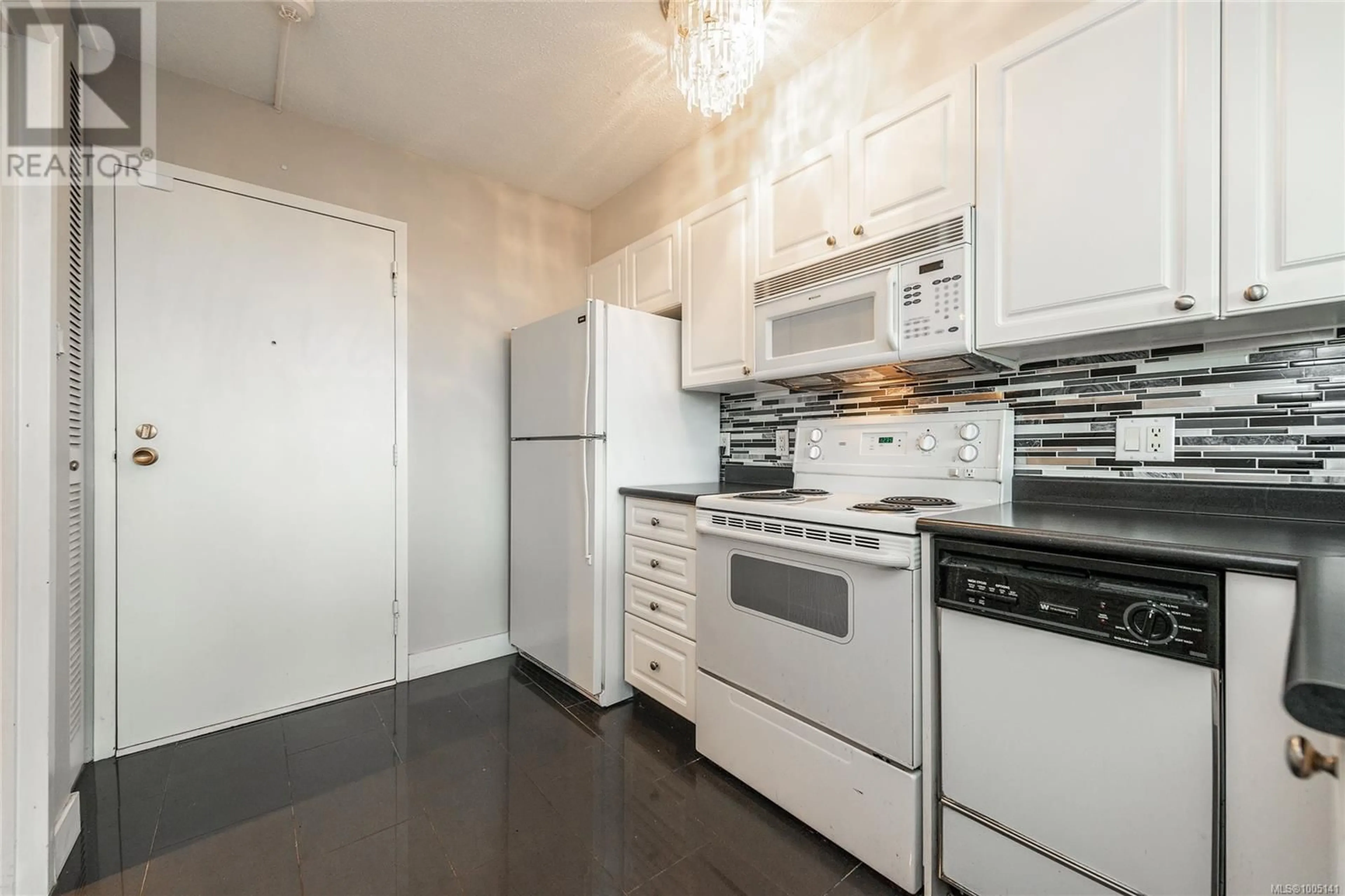 Standard kitchen, ceramic/tile floor for 303 - 620 TORONTO STREET, Victoria British Columbia V8V1P7