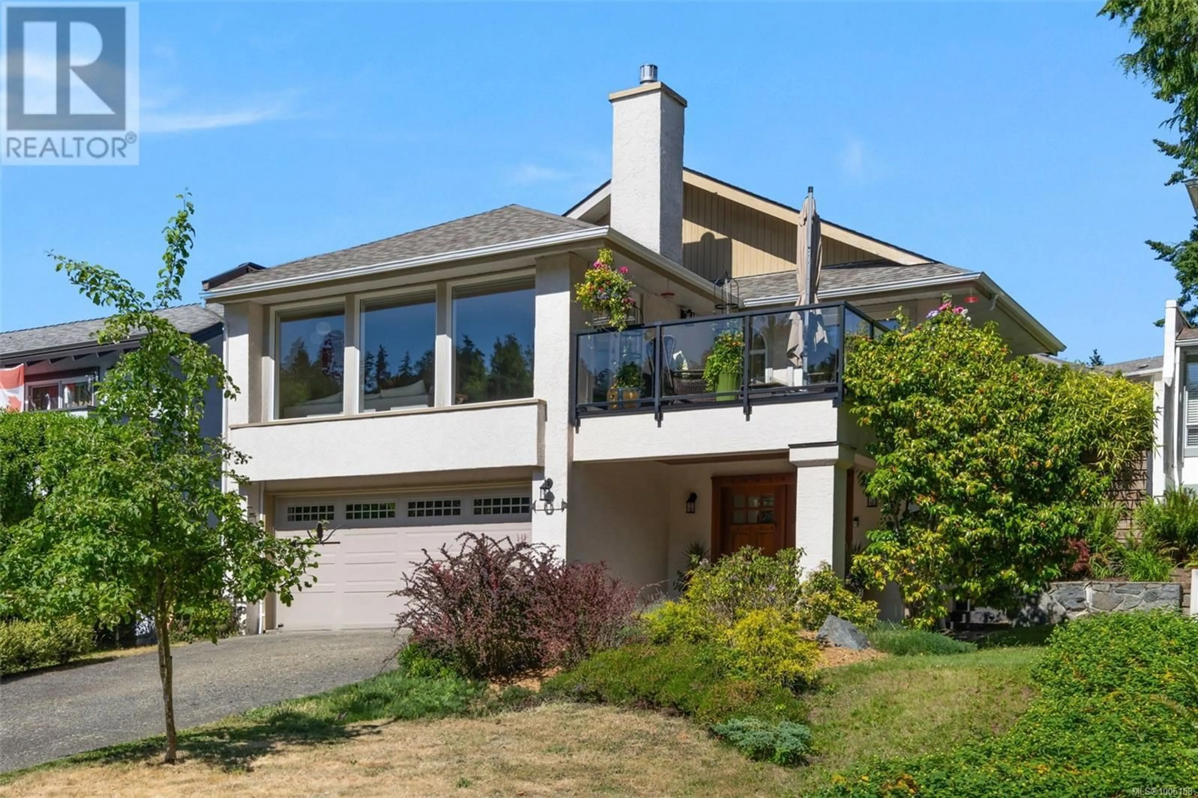 Home with vinyl exterior material, unknown for 4685 SCOTTSWOOD PLACE, Saanich British Columbia V8Y2Y1