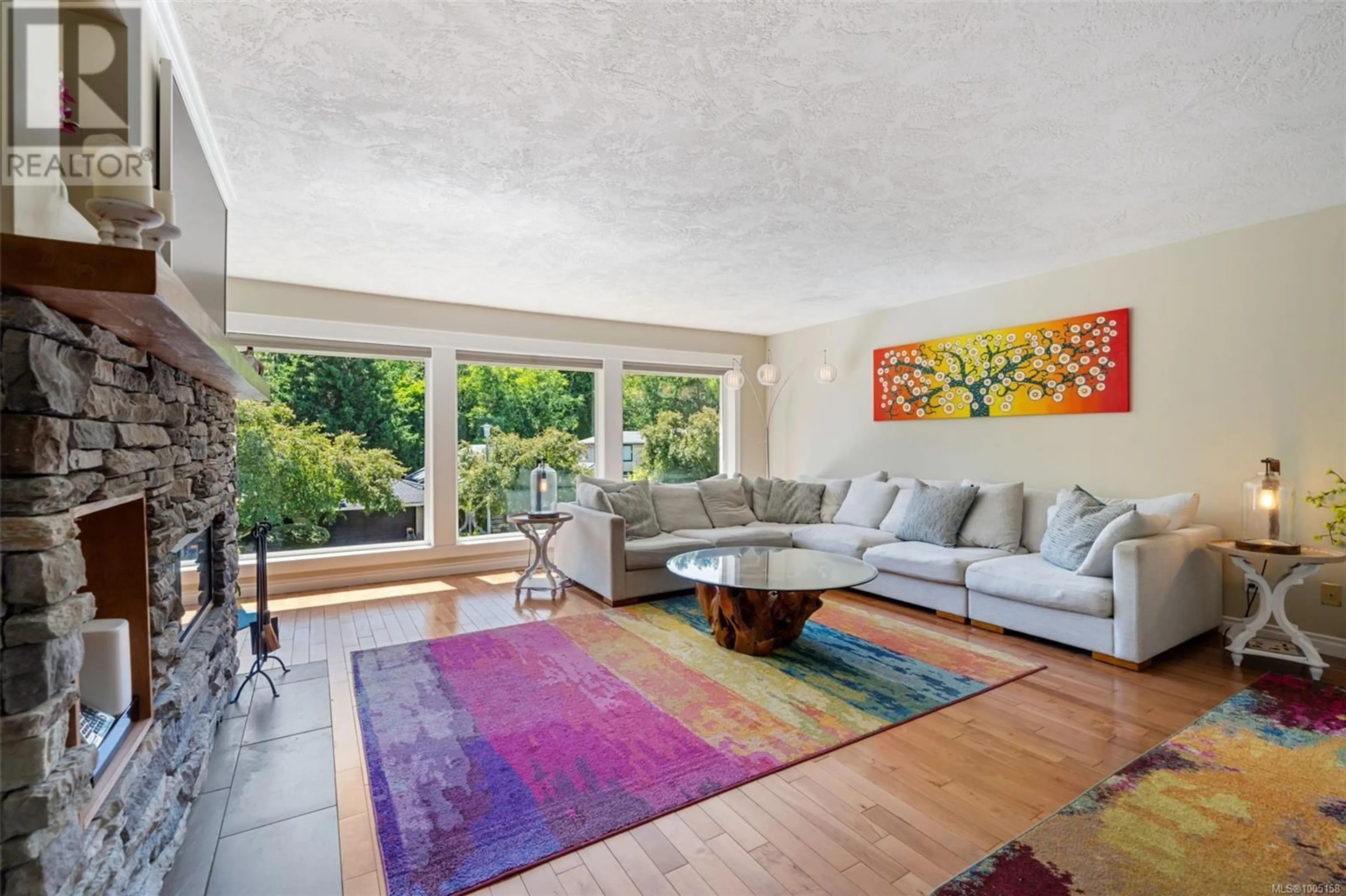Living room with furniture, unknown for 4685 SCOTTSWOOD PLACE, Saanich British Columbia V8Y2Y1