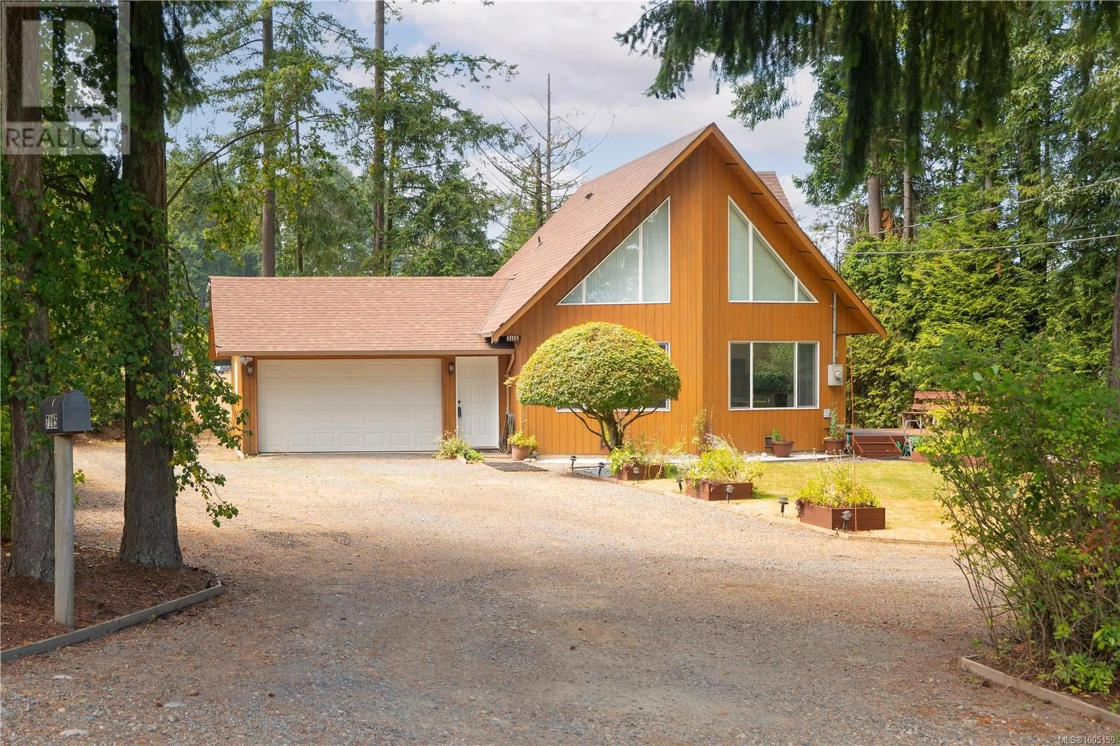Home with vinyl exterior material, unknown for 7115 PETERSON ROAD, Lantzville British Columbia V0R2H0