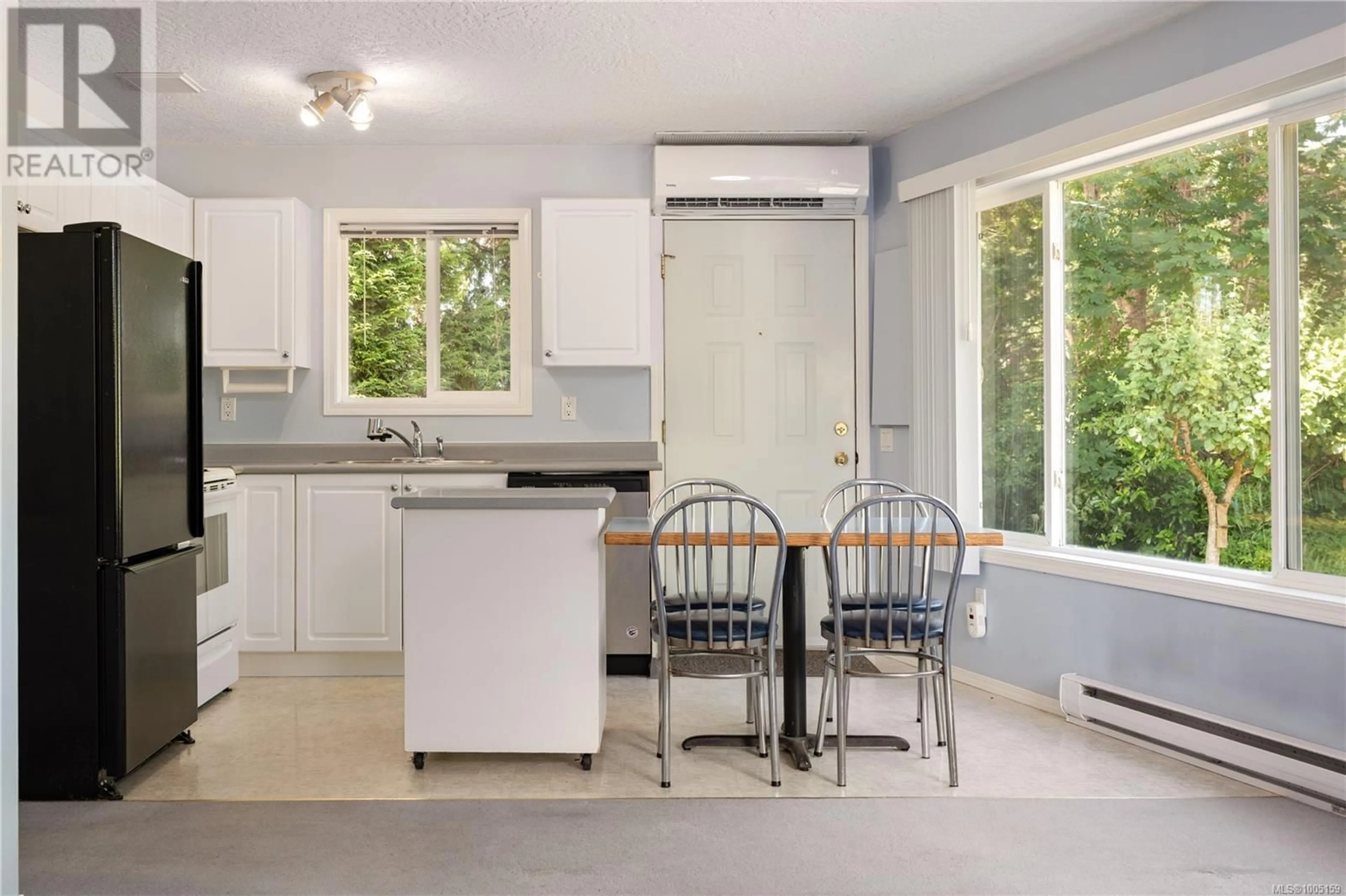 Standard kitchen, ceramic/tile floor for 7115 PETERSON ROAD, Lantzville British Columbia V0R2H0