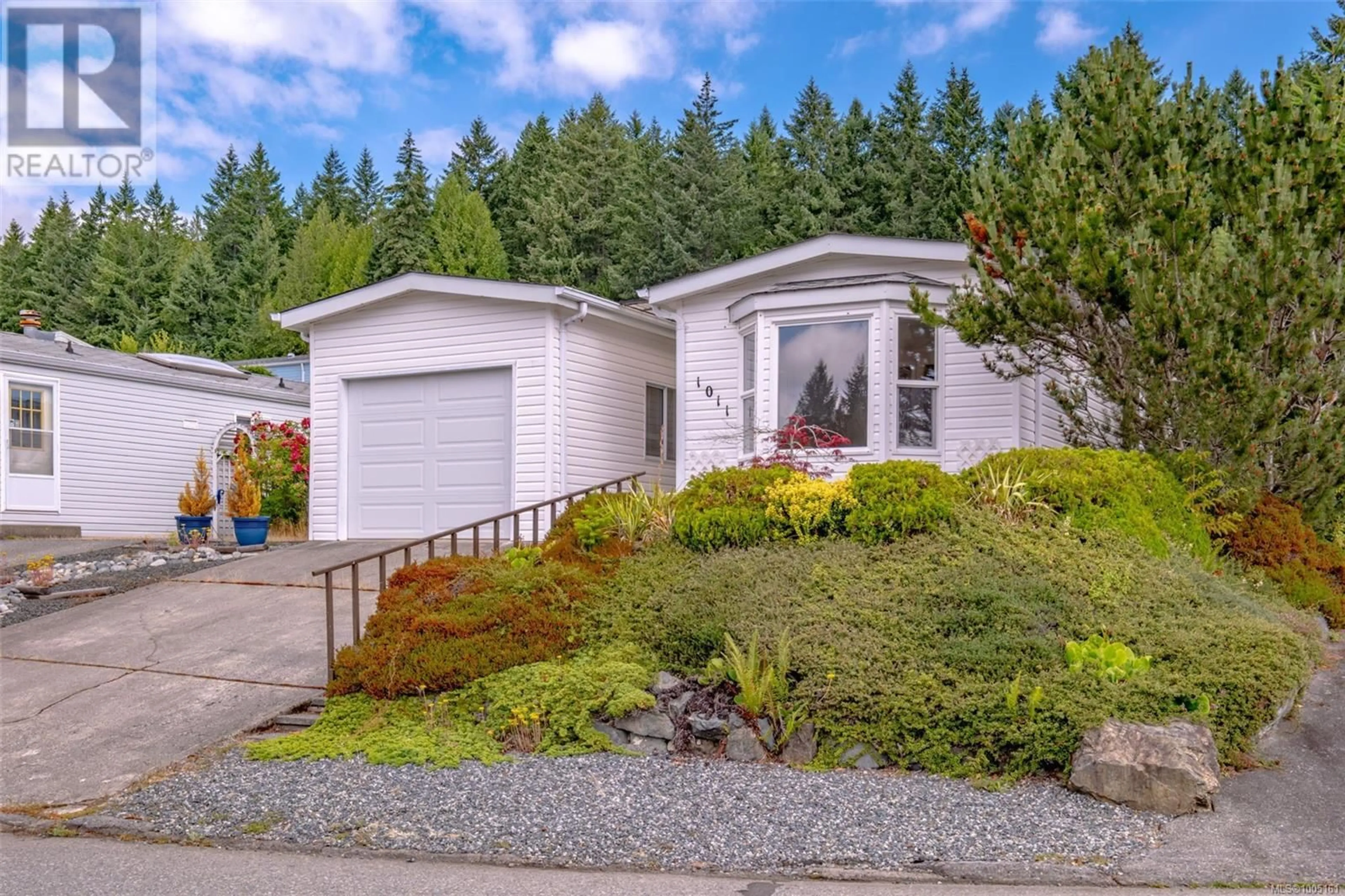 Home with vinyl exterior material, street for 1011 COLLIER CRESCENT, Nanaimo British Columbia V9R6K6