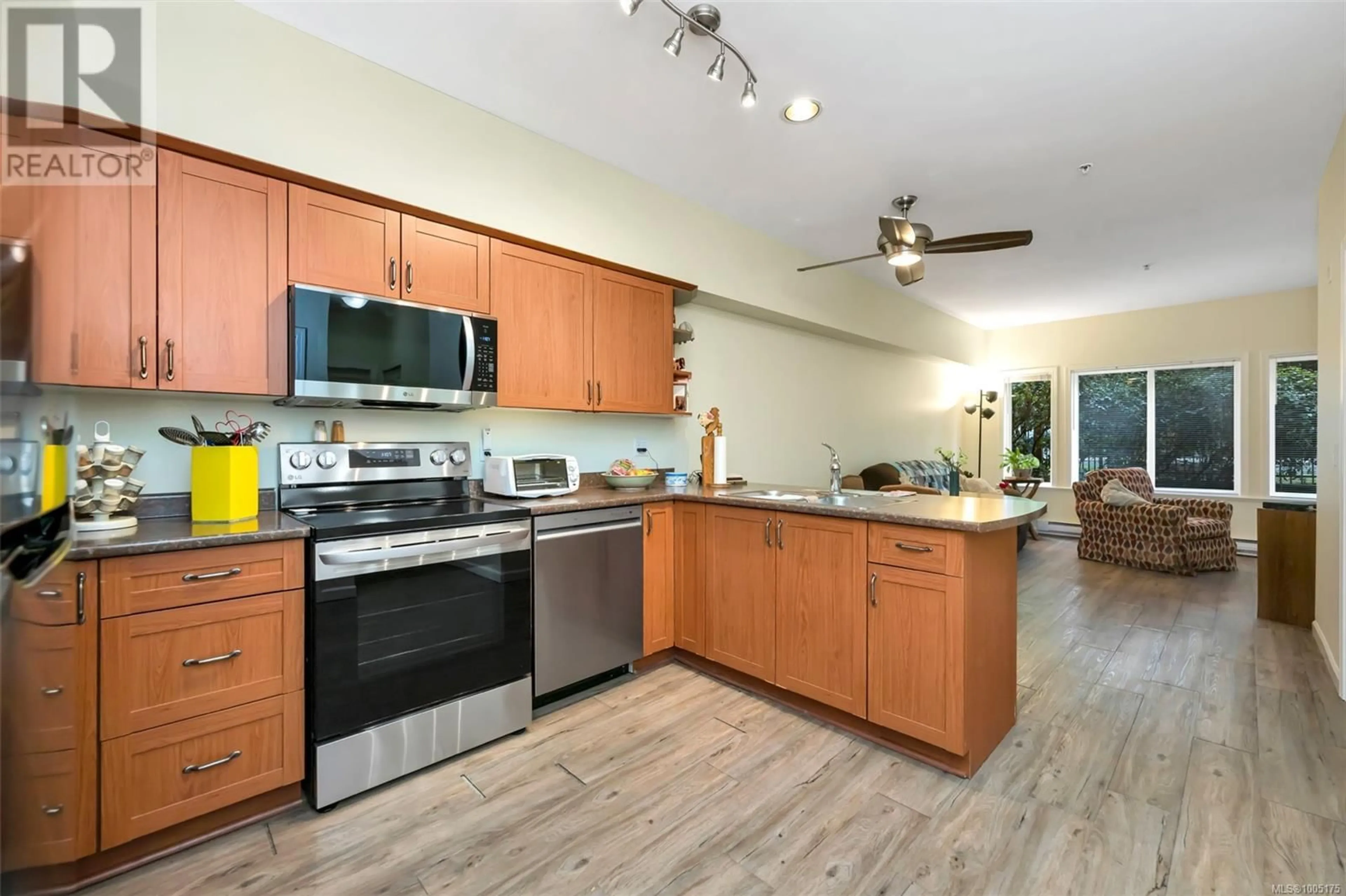 Standard kitchen, unknown for 103 - 360 GOLDSTREAM AVENUE, Colwood British Columbia V9B2W3