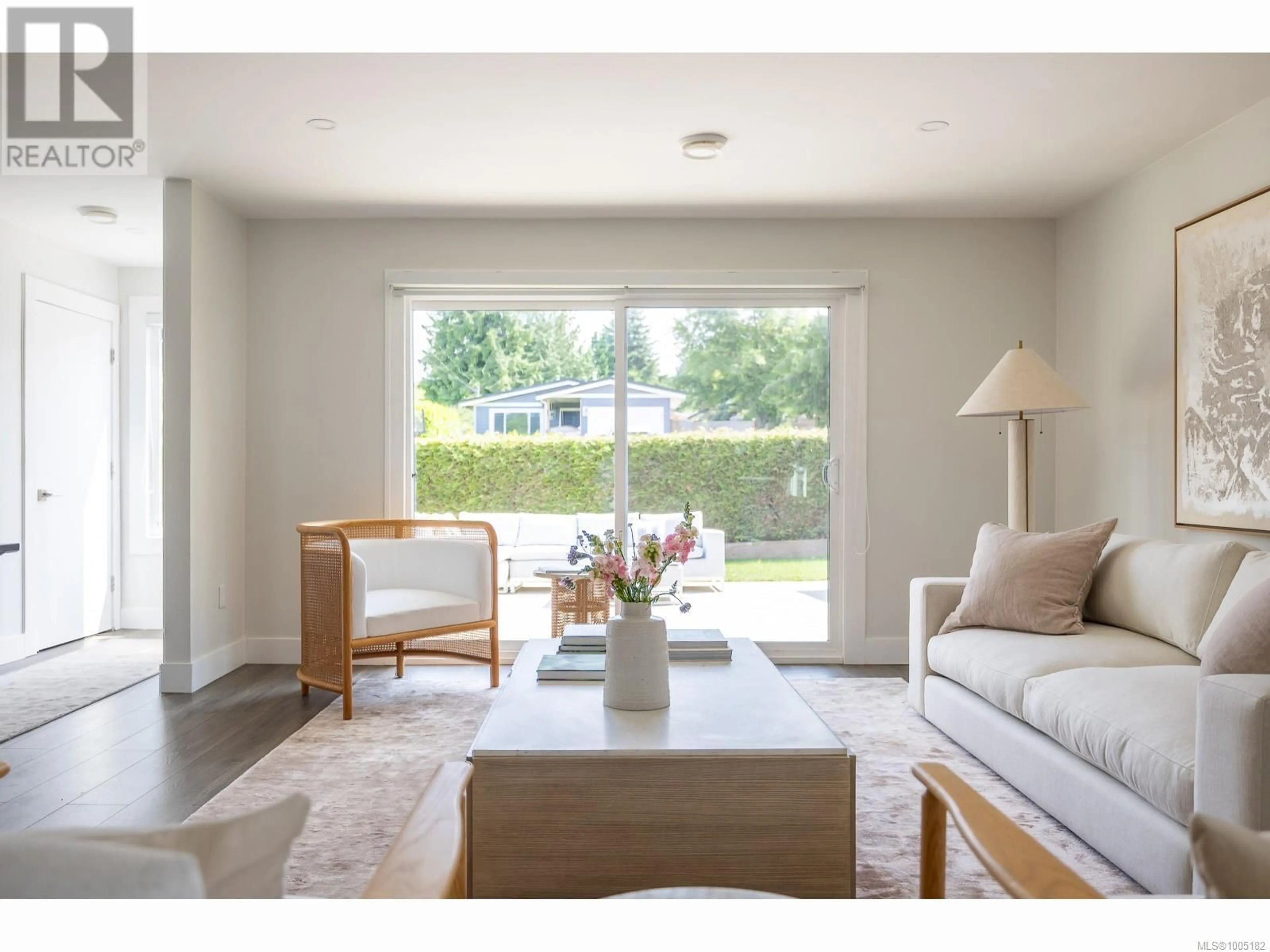 Living room with furniture, unknown for 185 SIXTH AVENUE WEST, Qualicum Beach British Columbia V9K1S1